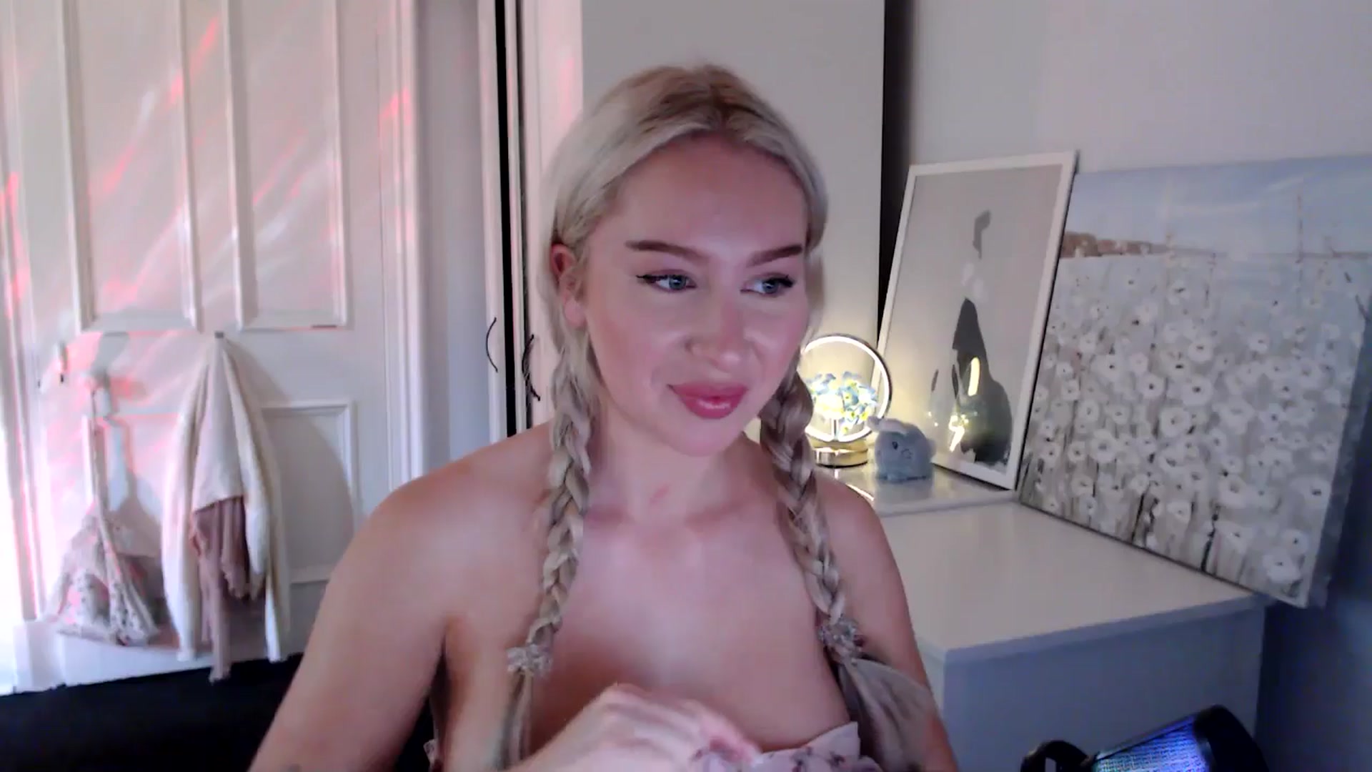 Gallery image thumbnail from British_Cutie's myfreecams stream on, 07/19/2025, 17:23 image 9 of 20