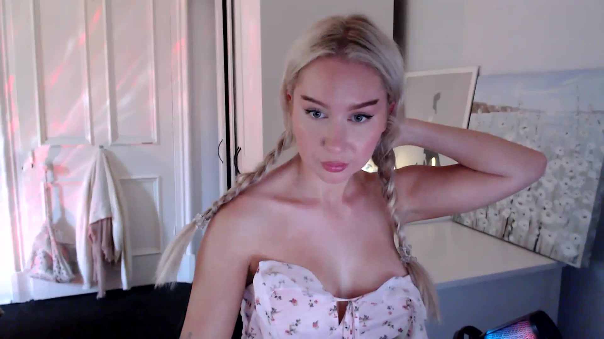 Gallery image thumbnail from British_Cutie's myfreecams stream on, 07/19/2025, 17:23 image 18 of 20