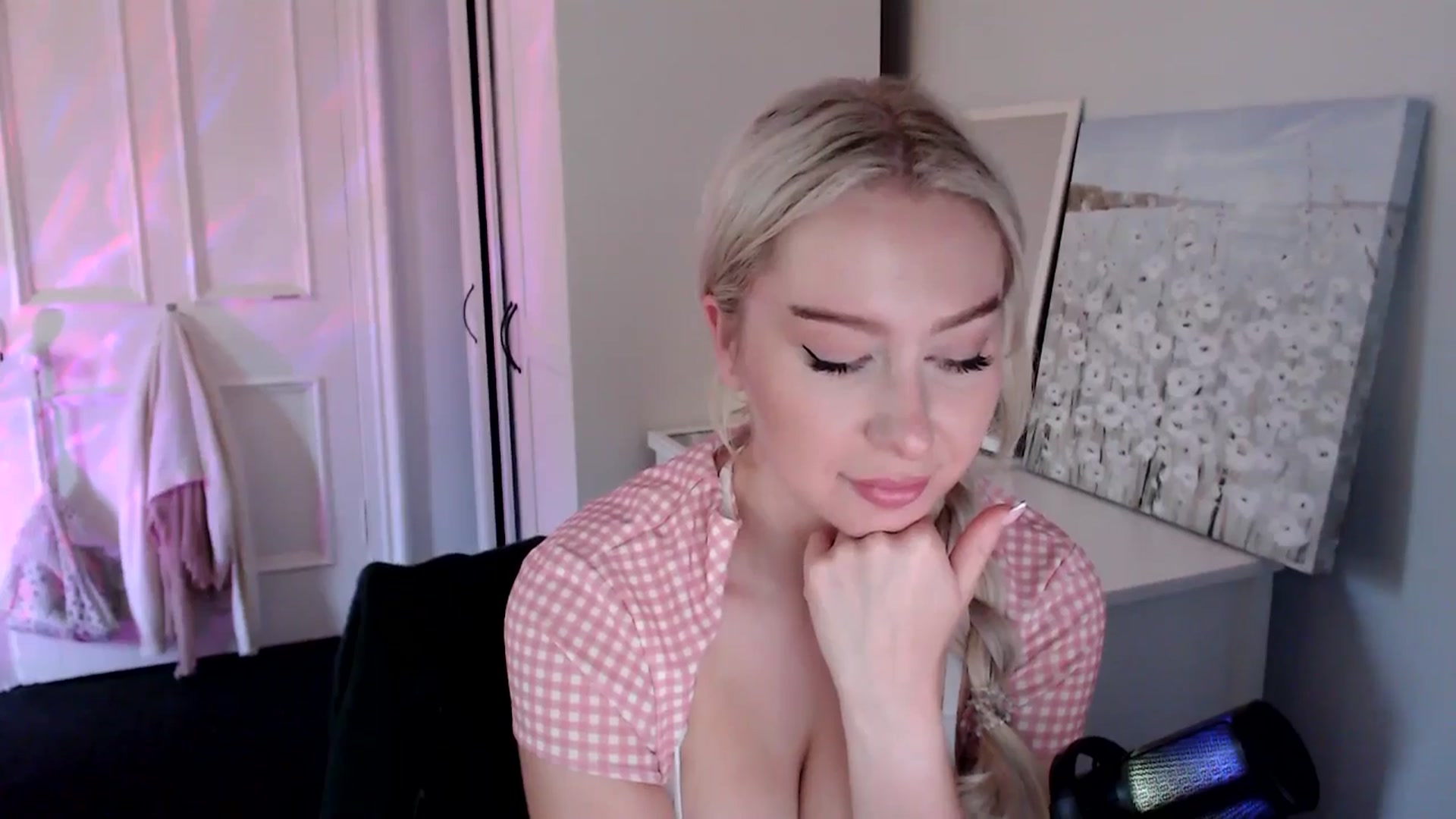 Gallery image thumbnail from British_Cutie's myfreecams stream on, 07/20/2025, 18:38 image 17 of 20