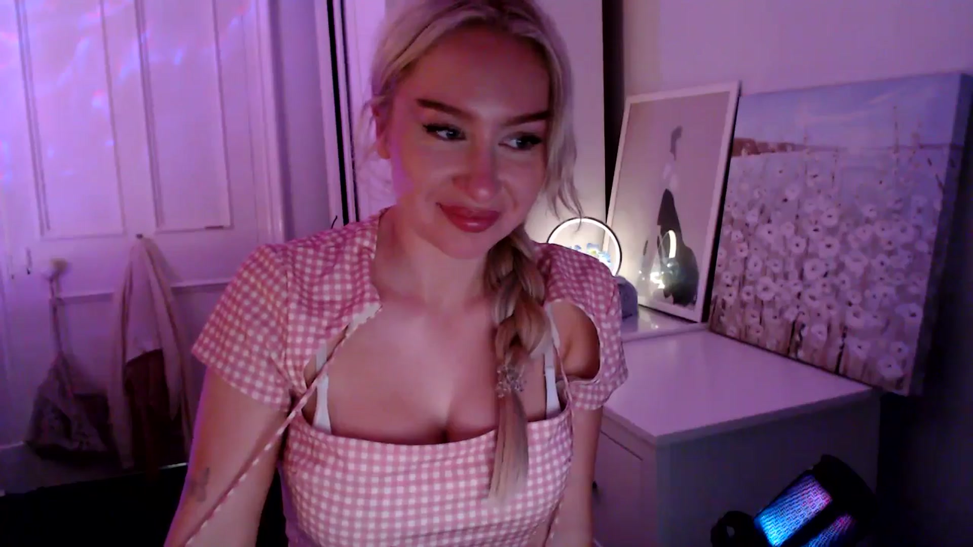 Gallery image thumbnail from British_Cutie's myfreecams stream on, 07/20/2025, 21:29 image 18 of 20