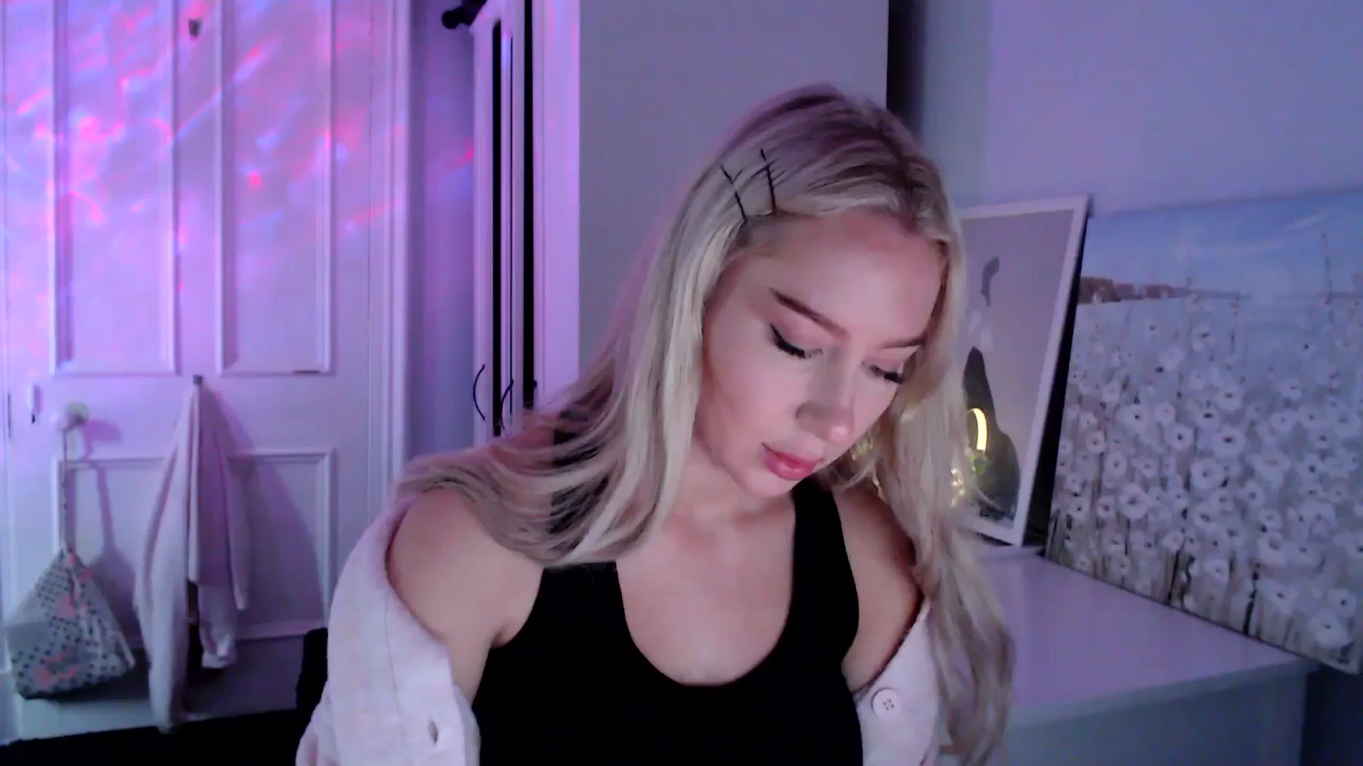 Gallery image thumbnail from British_Cutie's myfreecams stream on, 07/22/2025, 12:44 image 16 of 20