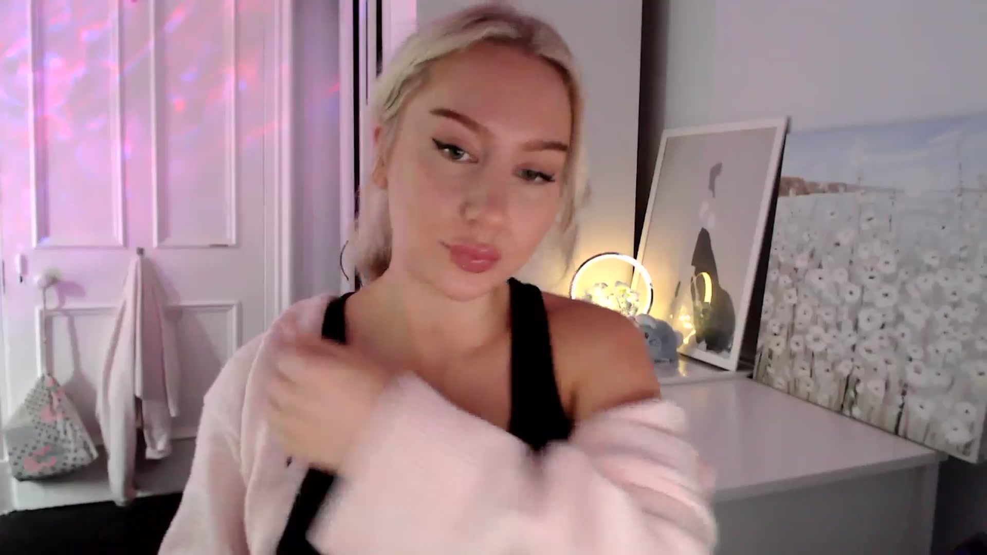Gallery image thumbnail from British_Cutie's myfreecams stream on, 07/22/2025, 12:44 image 19 of 20