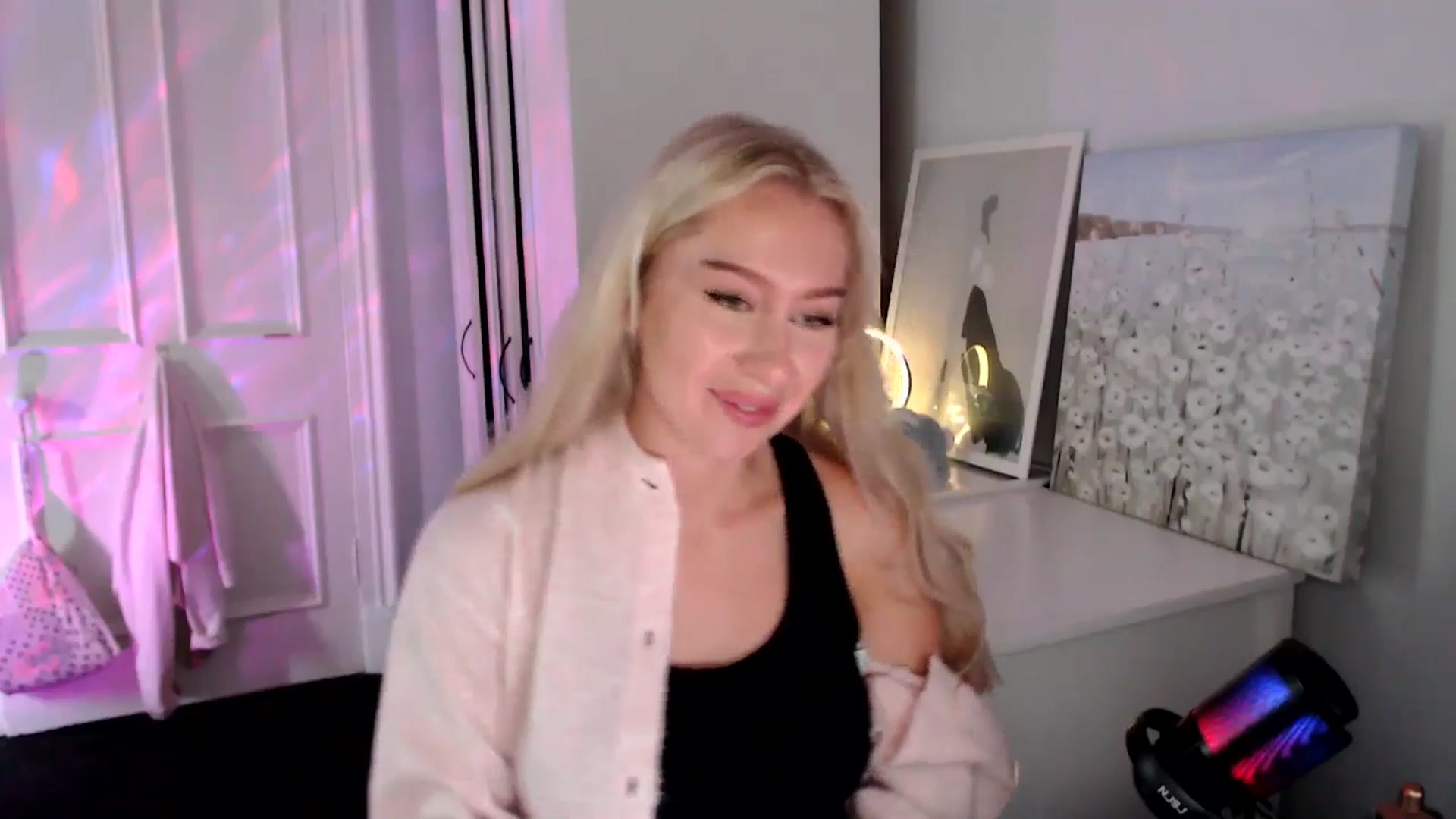 Gallery image thumbnail from British_Cutie's myfreecams stream on, 07/22/2025, 17:23 image 3 of 20