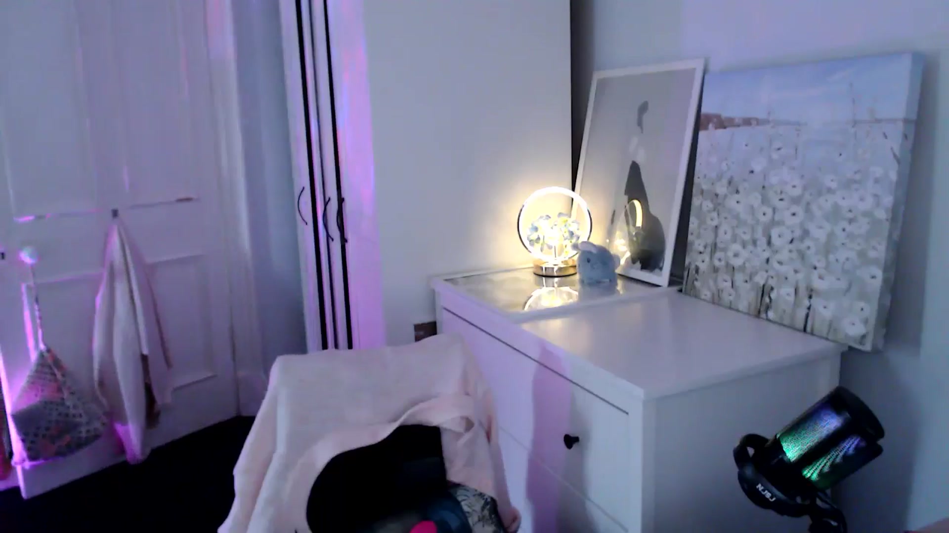 Gallery image thumbnail from British_Cutie's myfreecams stream on, 07/22/2025, 17:23 image 16 of 20