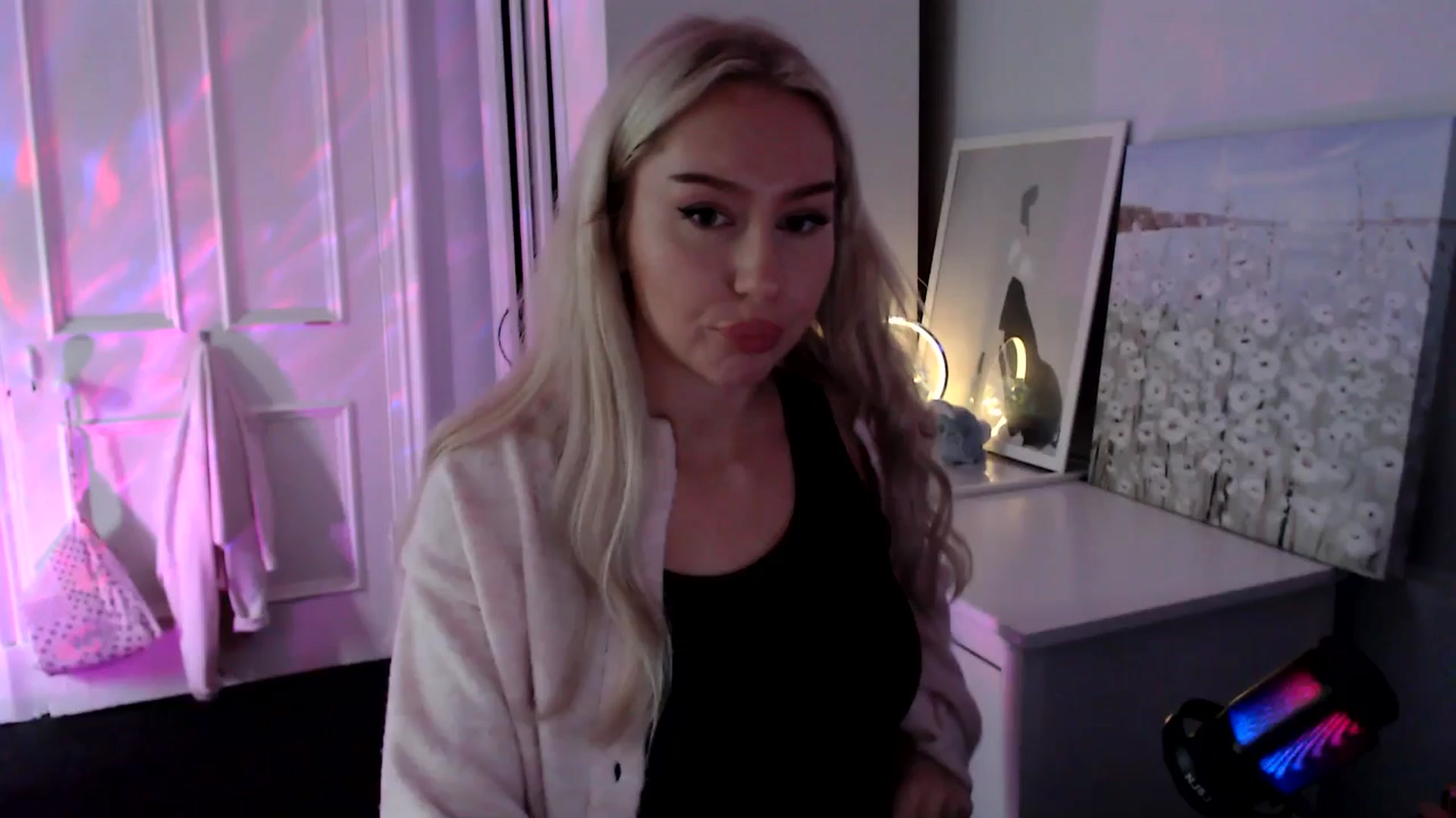 Gallery image thumbnail from British_Cutie's myfreecams stream on, 07/22/2025, 17:23 image 1 of 20