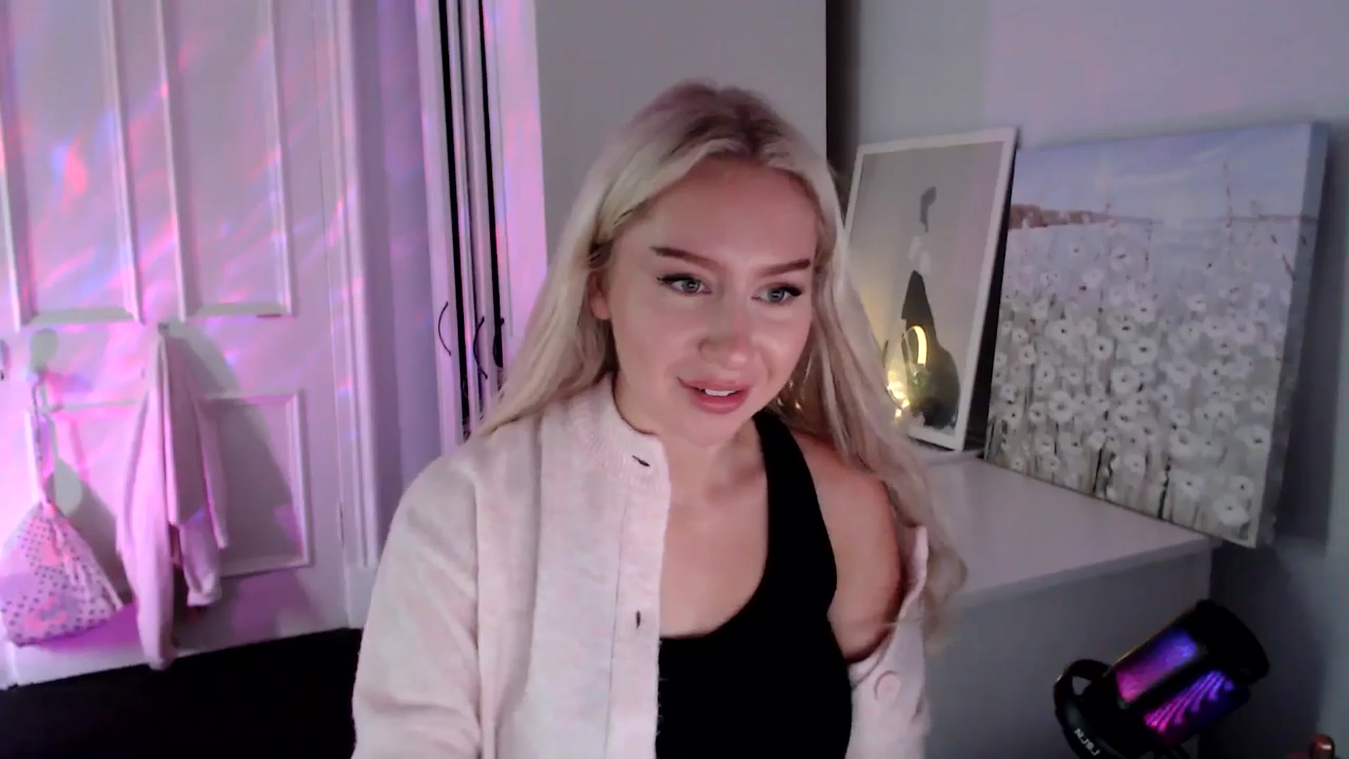 Gallery image thumbnail from British_Cutie's myfreecams stream on, 07/22/2025, 17:23 image 2 of 20