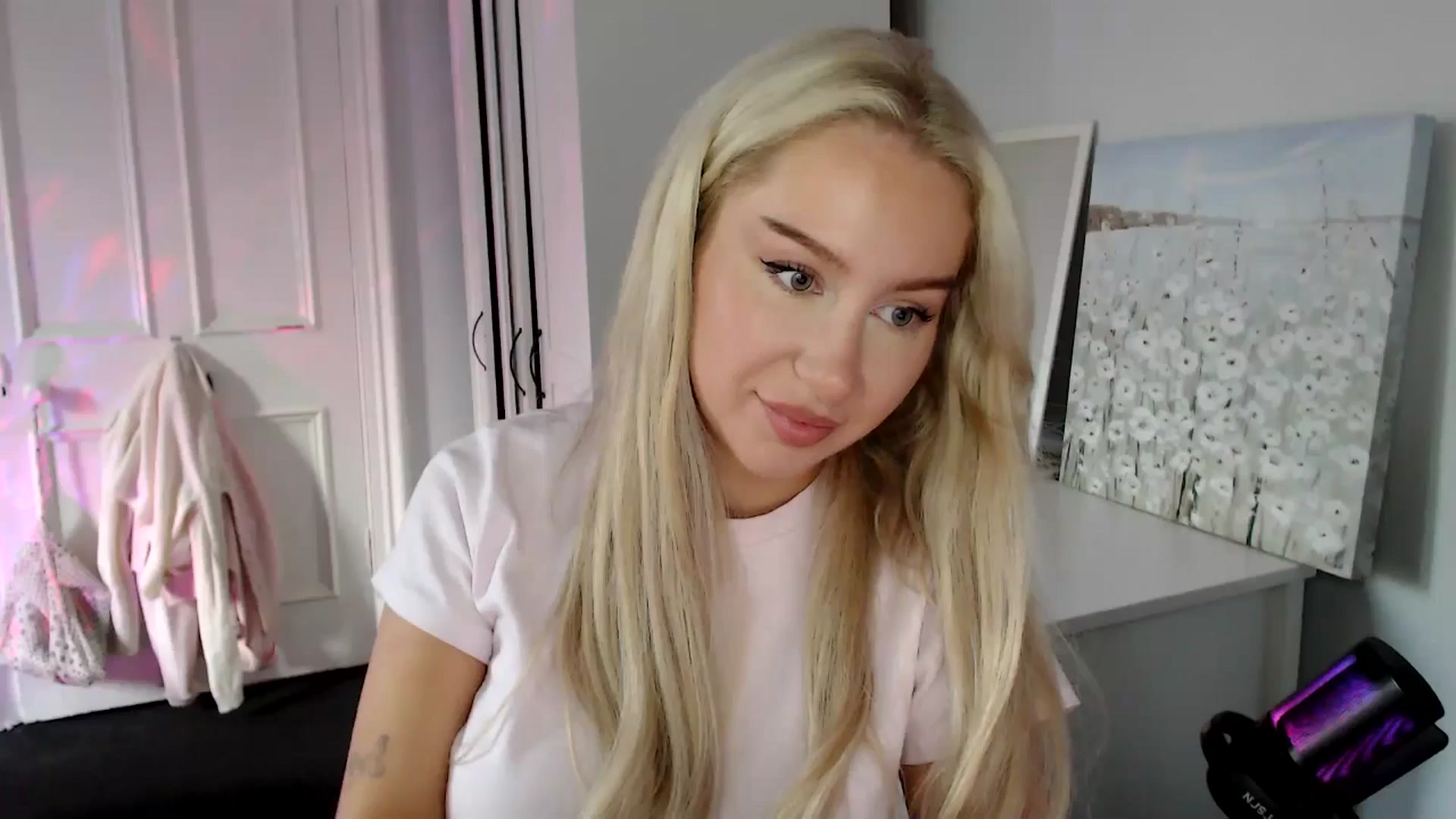 Gallery image thumbnail from British_Cutie's myfreecams stream on, 07/23/2025, 19:06 image 3 of 20