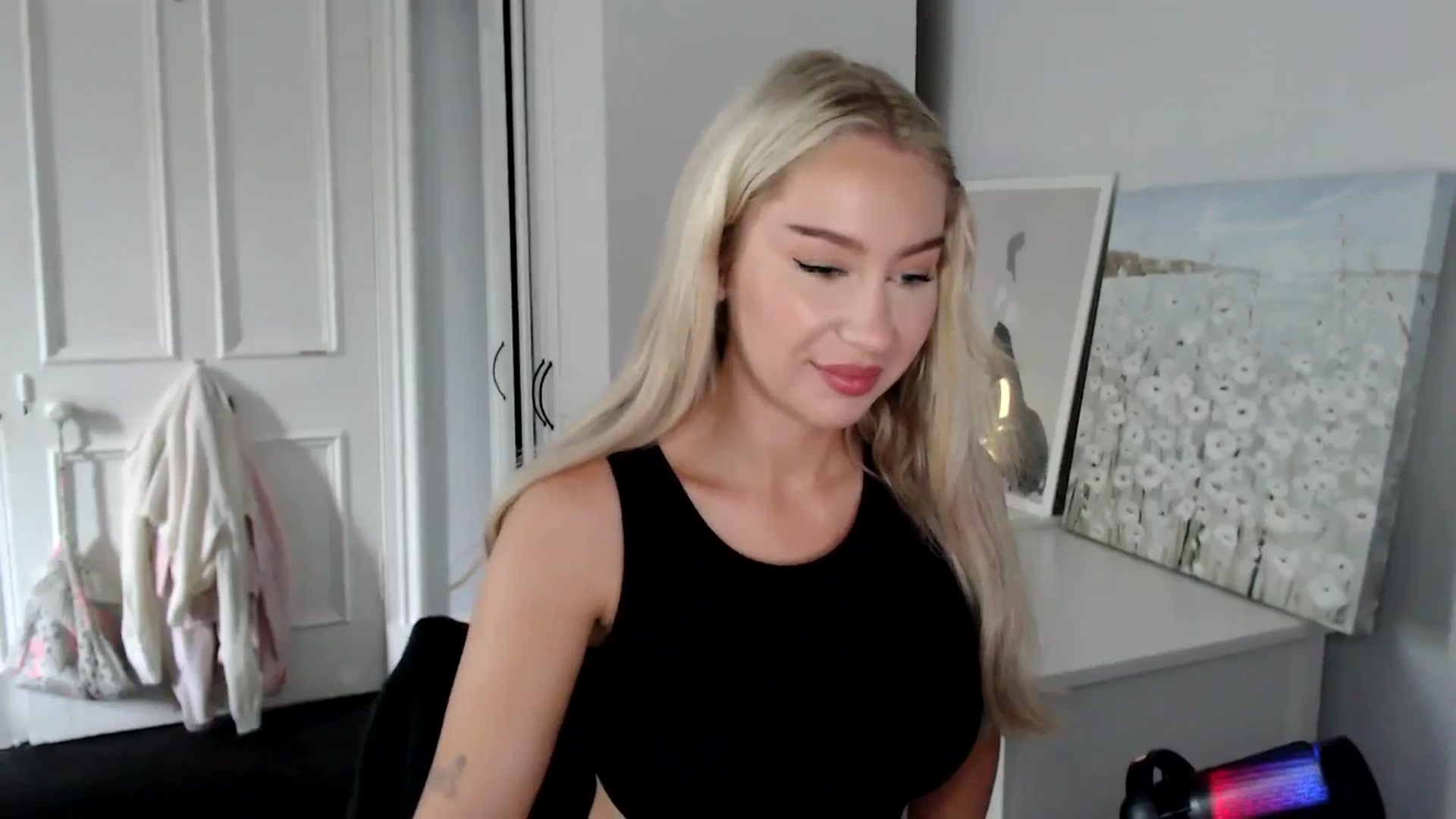 Gallery image thumbnail from British_Cutie's myfreecams stream on, 07/24/2025, 16:59 image 7 of 20