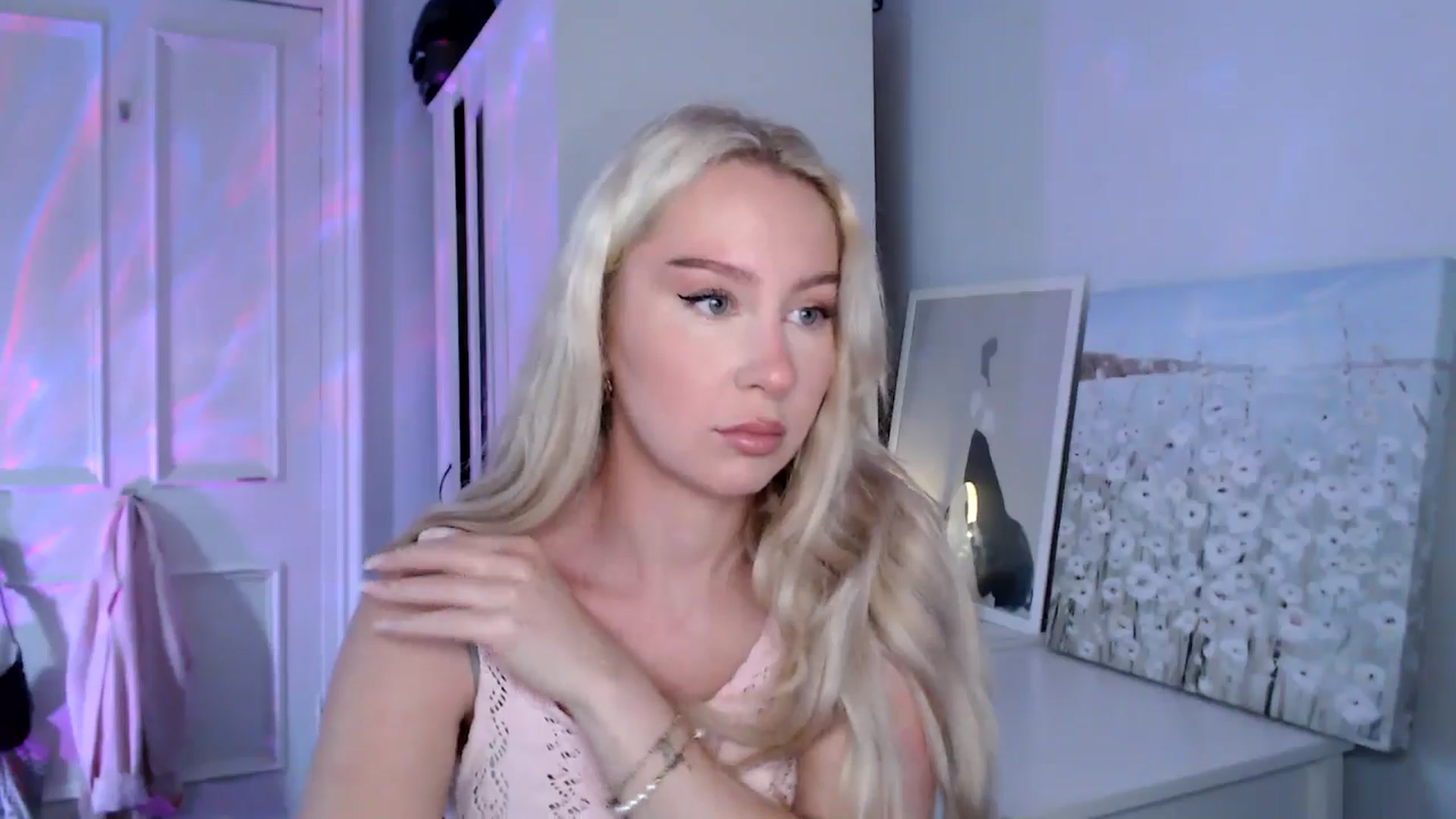 Gallery image thumbnail from British_Cutie's myfreecams stream on, 08/01/2025, 15:54 image 7 of 20