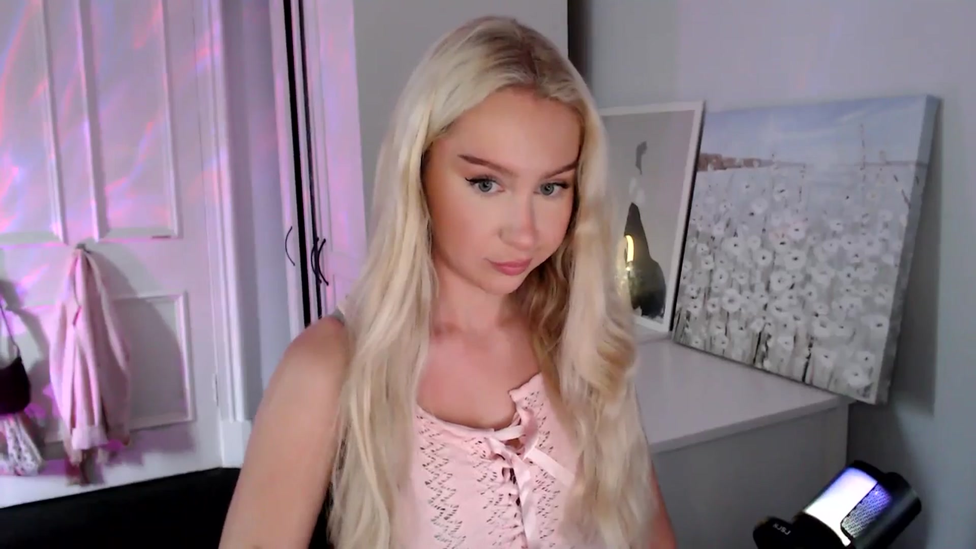 Gallery image thumbnail from British_Cutie's myfreecams stream on, 08/01/2025, 15:54 image 16 of 20
