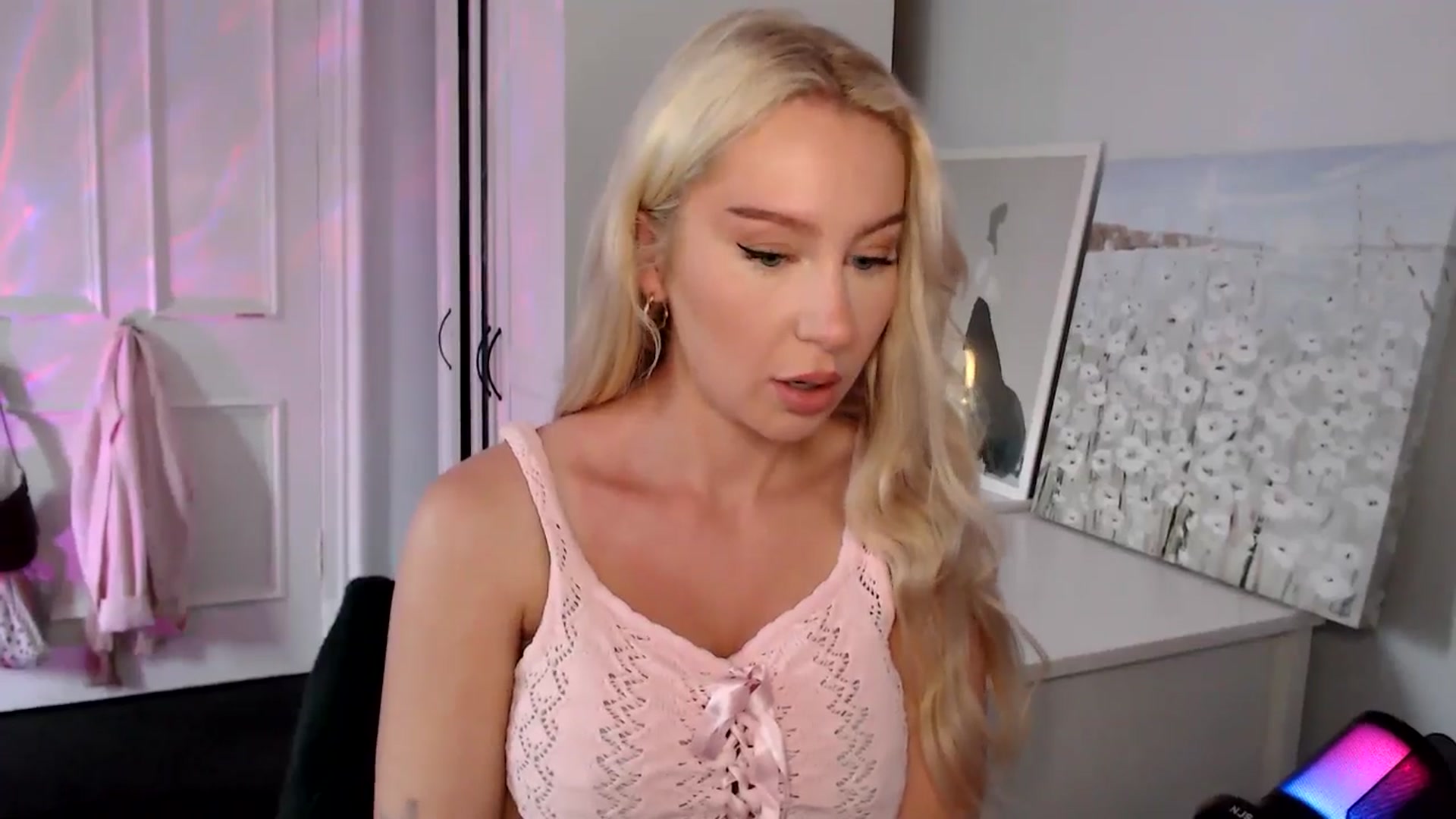 Gallery image thumbnail from British_Cutie's myfreecams stream on, 08/01/2025, 15:54 image 6 of 20