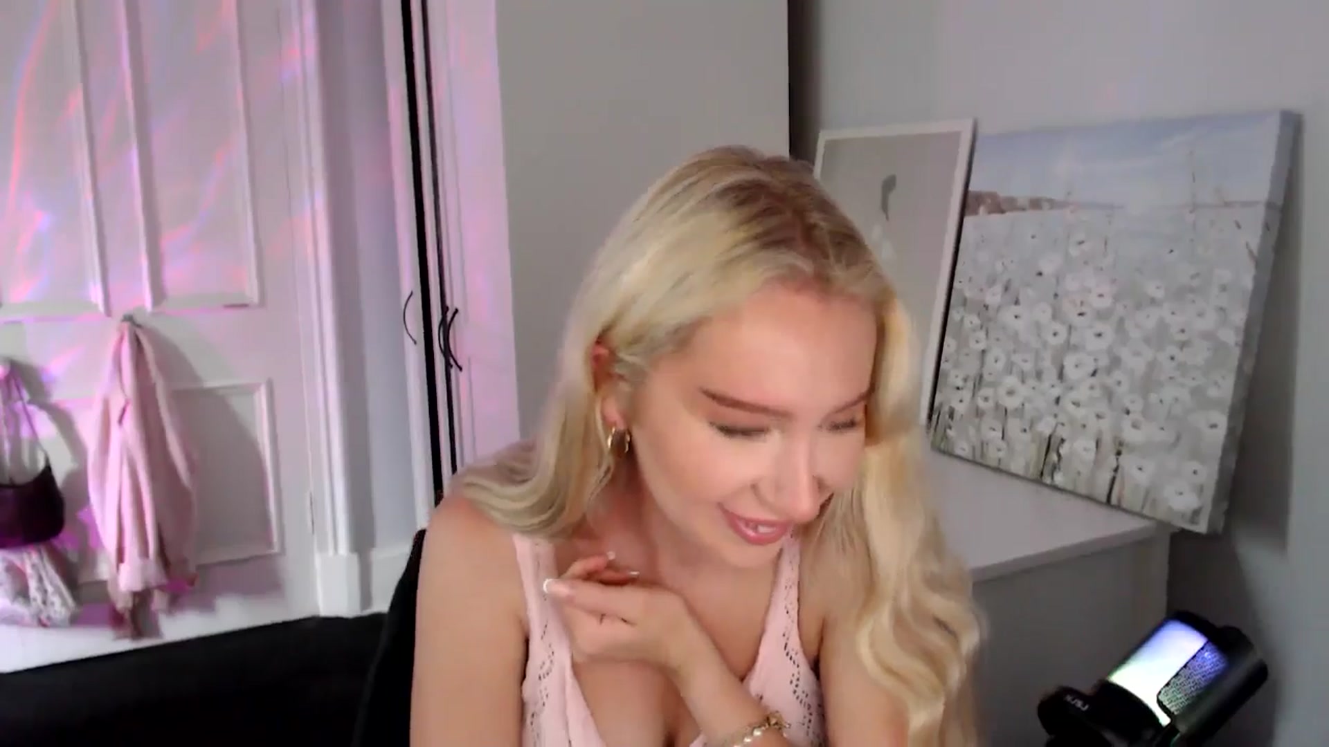 Gallery image thumbnail from British_Cutie's myfreecams stream on, 08/01/2025, 15:54 image 19 of 20