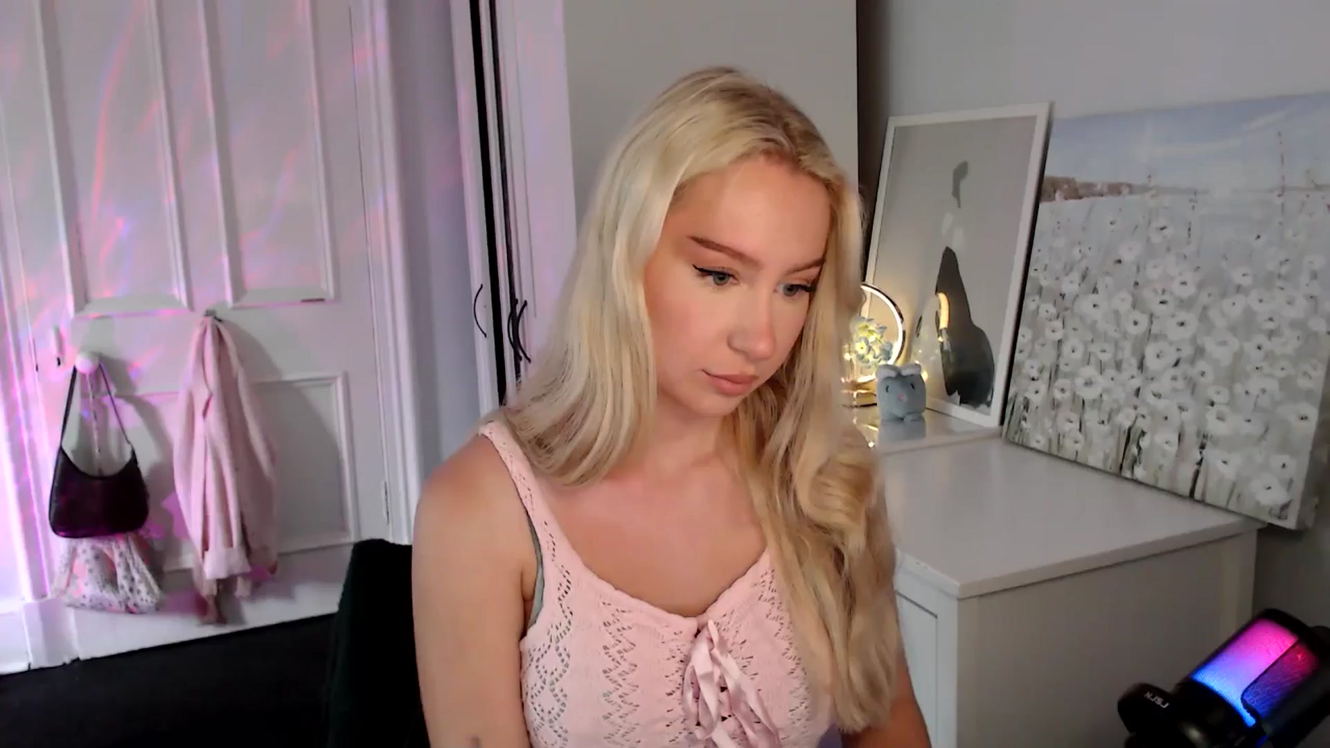 Gallery image thumbnail from British_Cutie's myfreecams stream on, 08/01/2025, 15:54 image 1 of 20