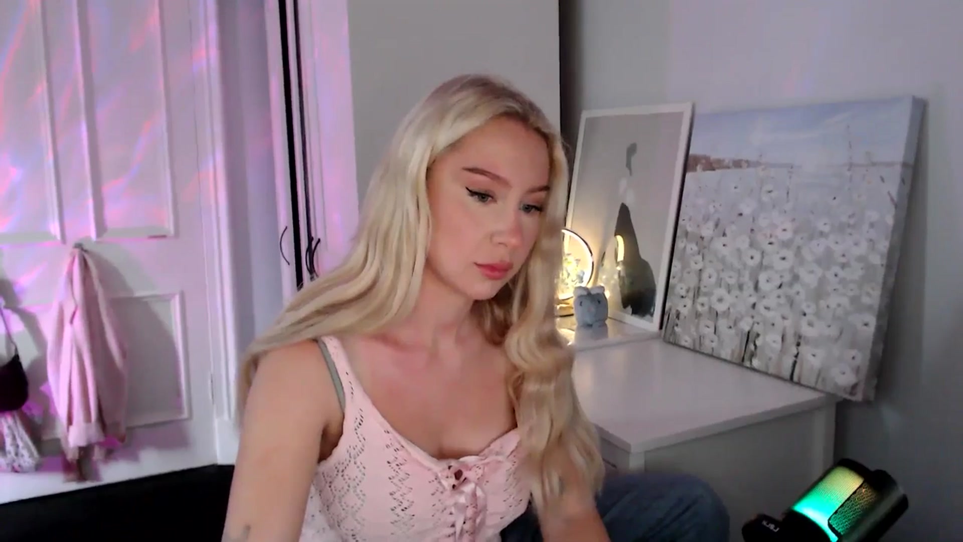 Gallery image thumbnail from British_Cutie's myfreecams stream on, 08/01/2025, 15:54 image 14 of 20