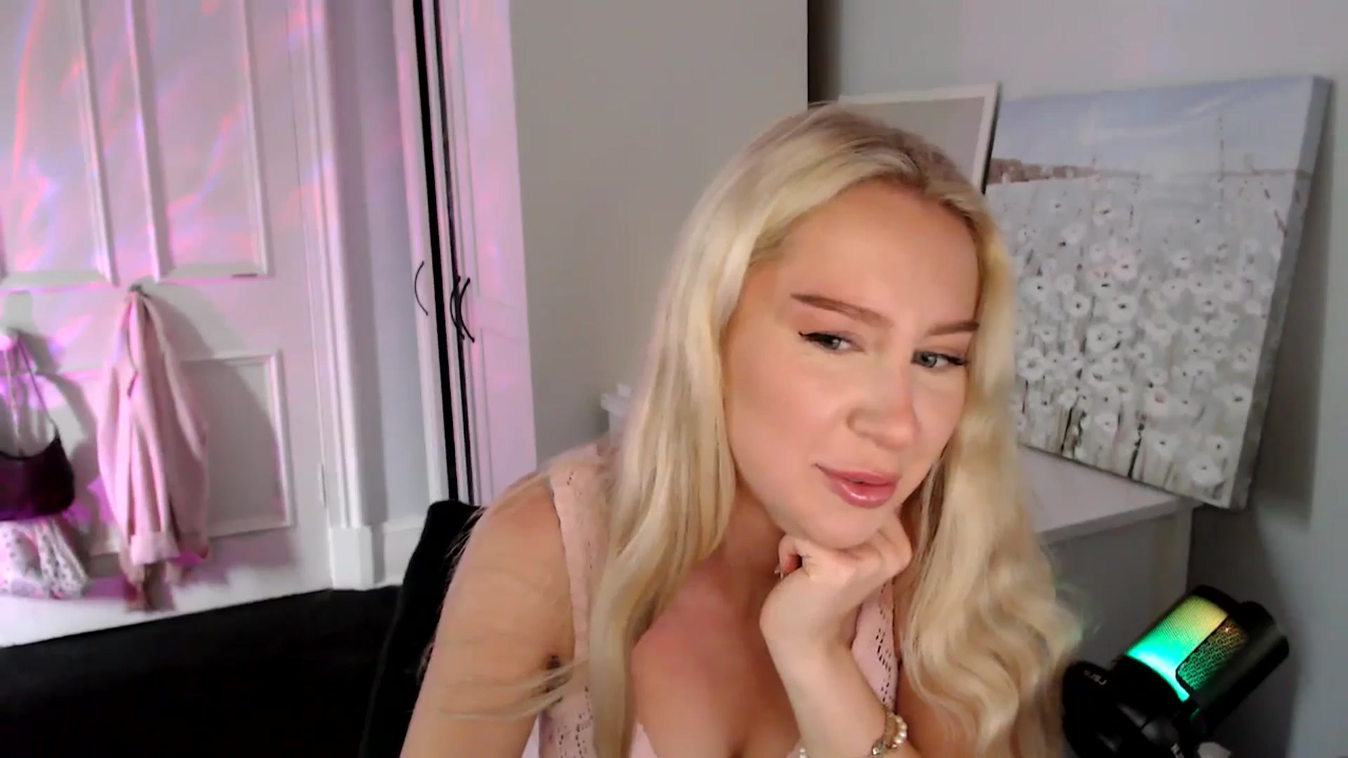 Gallery image thumbnail from British_Cutie's myfreecams stream on, 08/01/2025, 15:54 image 18 of 20