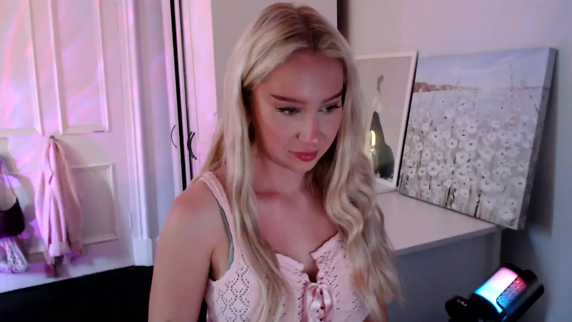 Gallery image thumbnail from British_Cutie's myfreecams stream on, 08/01/2025, 18:01 image 1 of 20