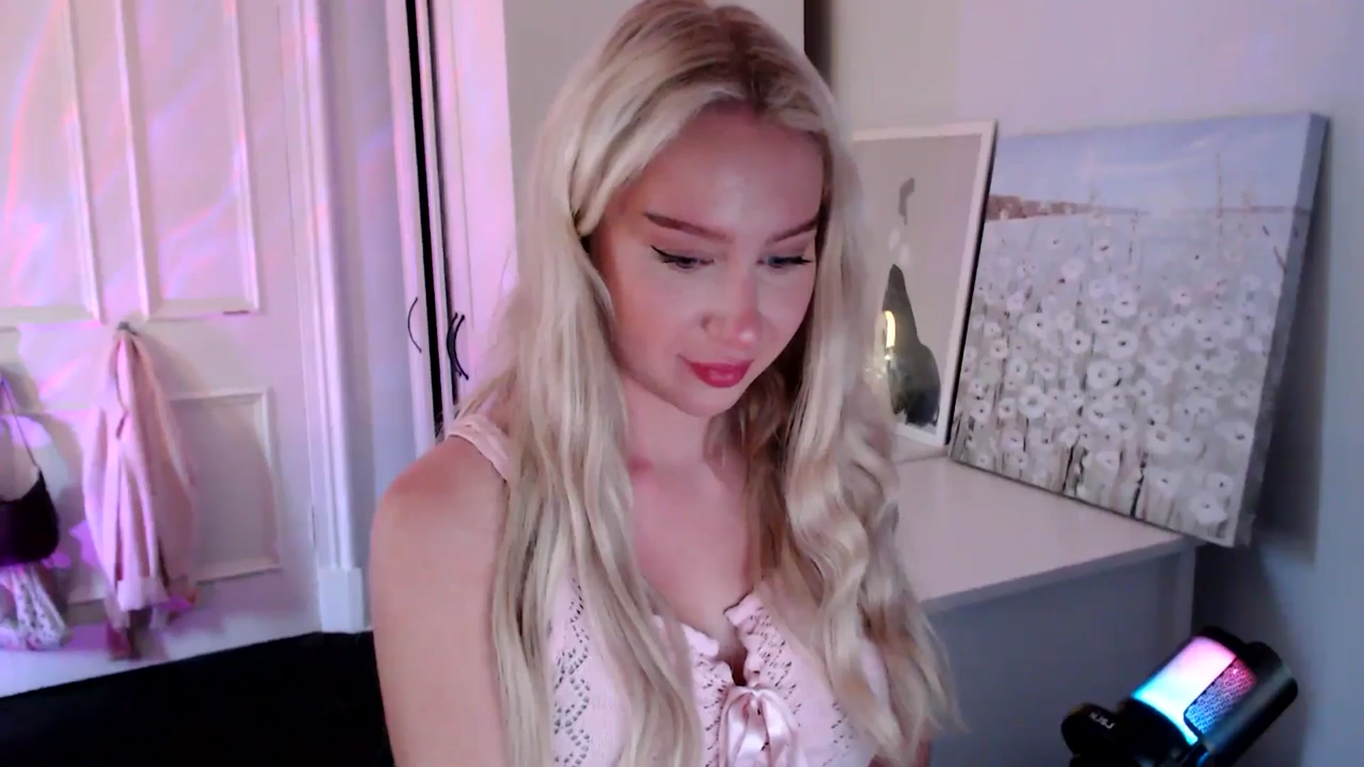 Gallery image thumbnail from British_Cutie's myfreecams stream on, 08/01/2025, 18:01 image 3 of 20