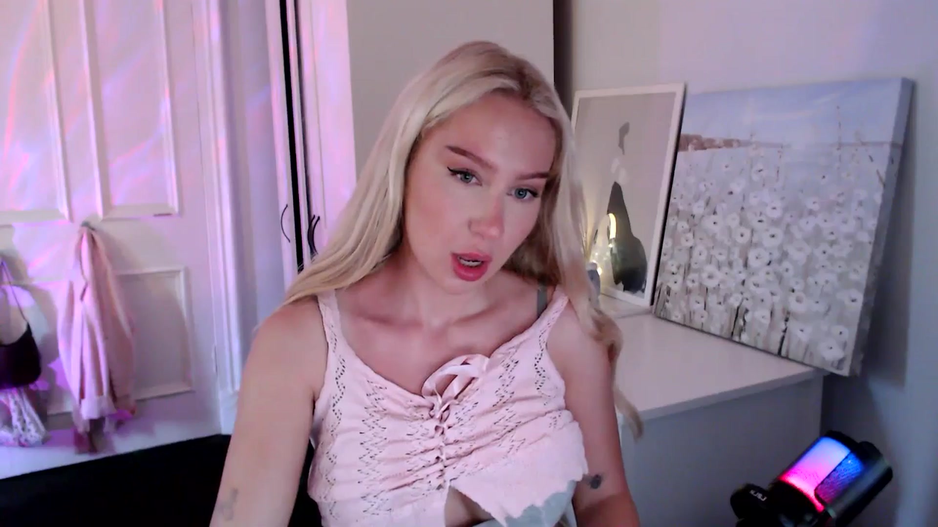 Gallery image thumbnail from British_Cutie's myfreecams stream on, 08/01/2025, 18:01 image 16 of 20