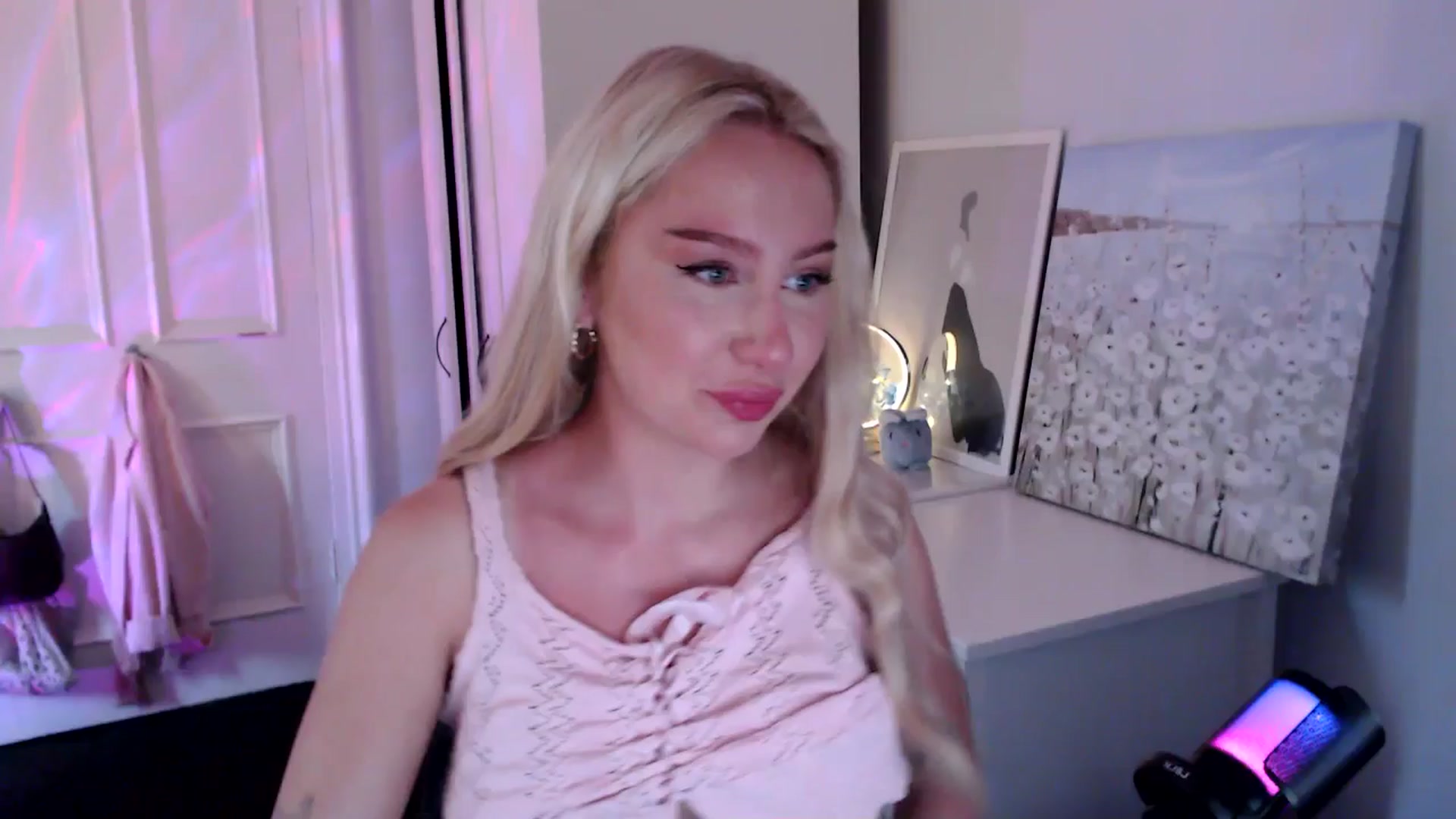 Gallery image thumbnail from British_Cutie's myfreecams stream on, 08/01/2025, 18:01 image 17 of 20