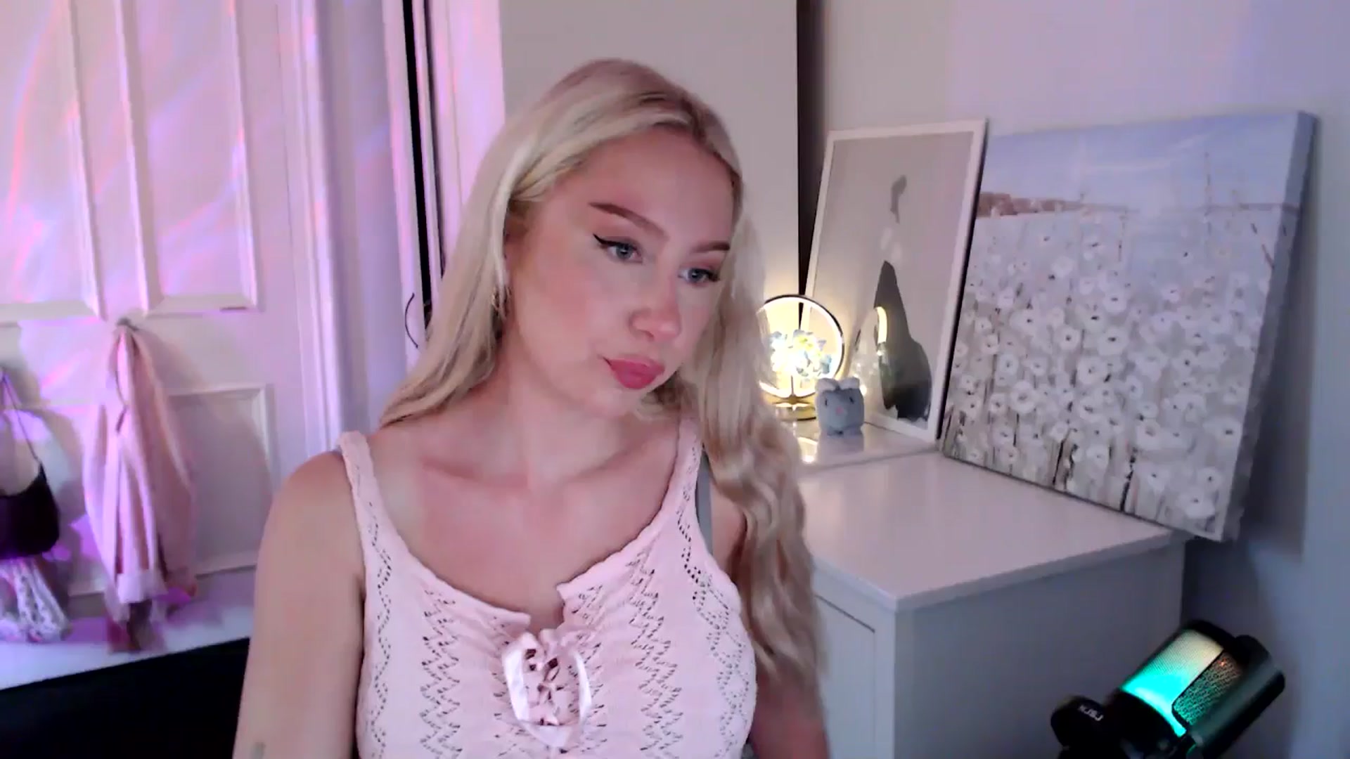 Gallery image thumbnail from British_Cutie's myfreecams stream on, 08/01/2025, 18:01 image 19 of 20