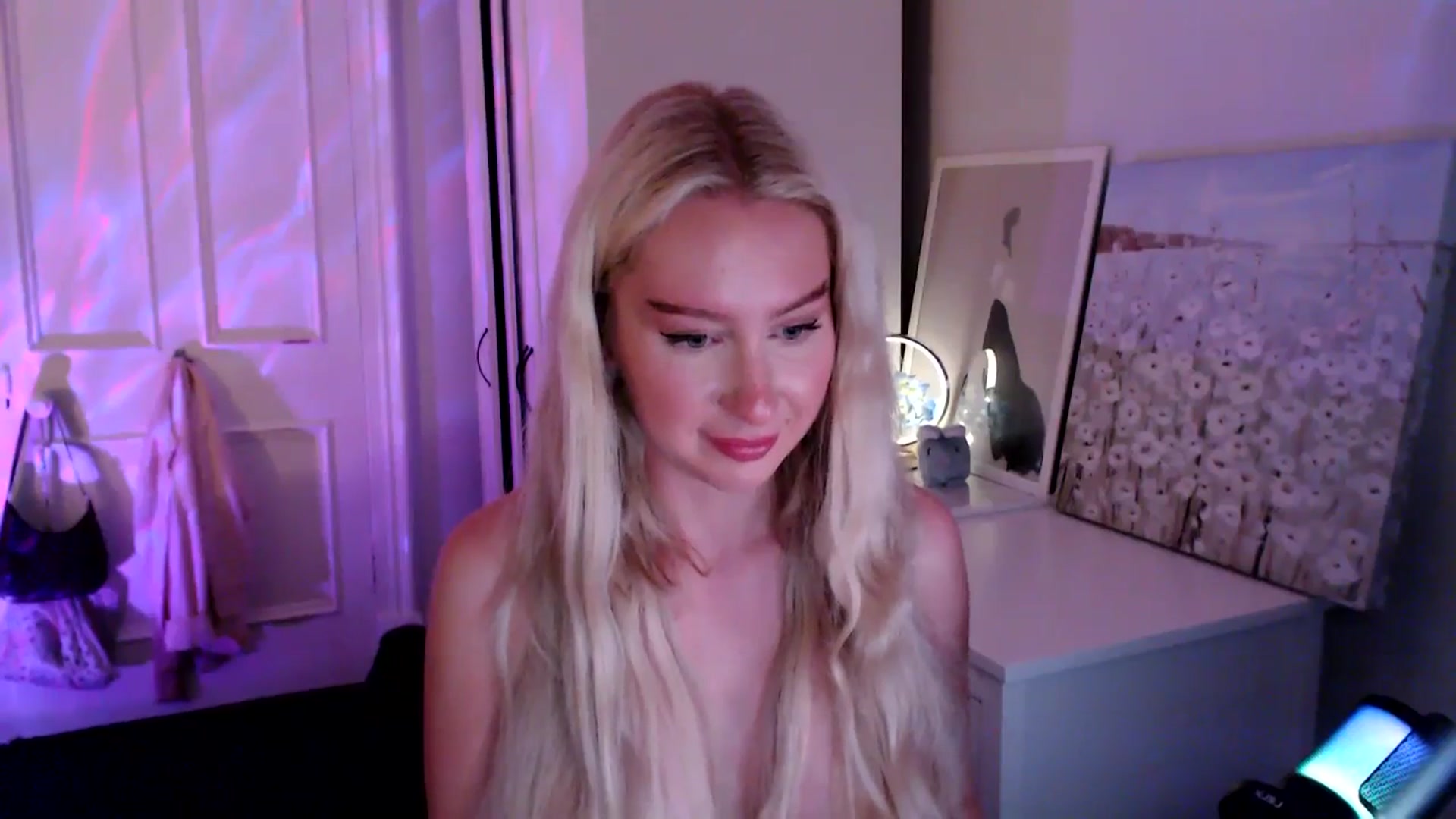 Gallery image thumbnail from British_Cutie's myfreecams stream on, 08/01/2025, 20:33 image 19 of 20