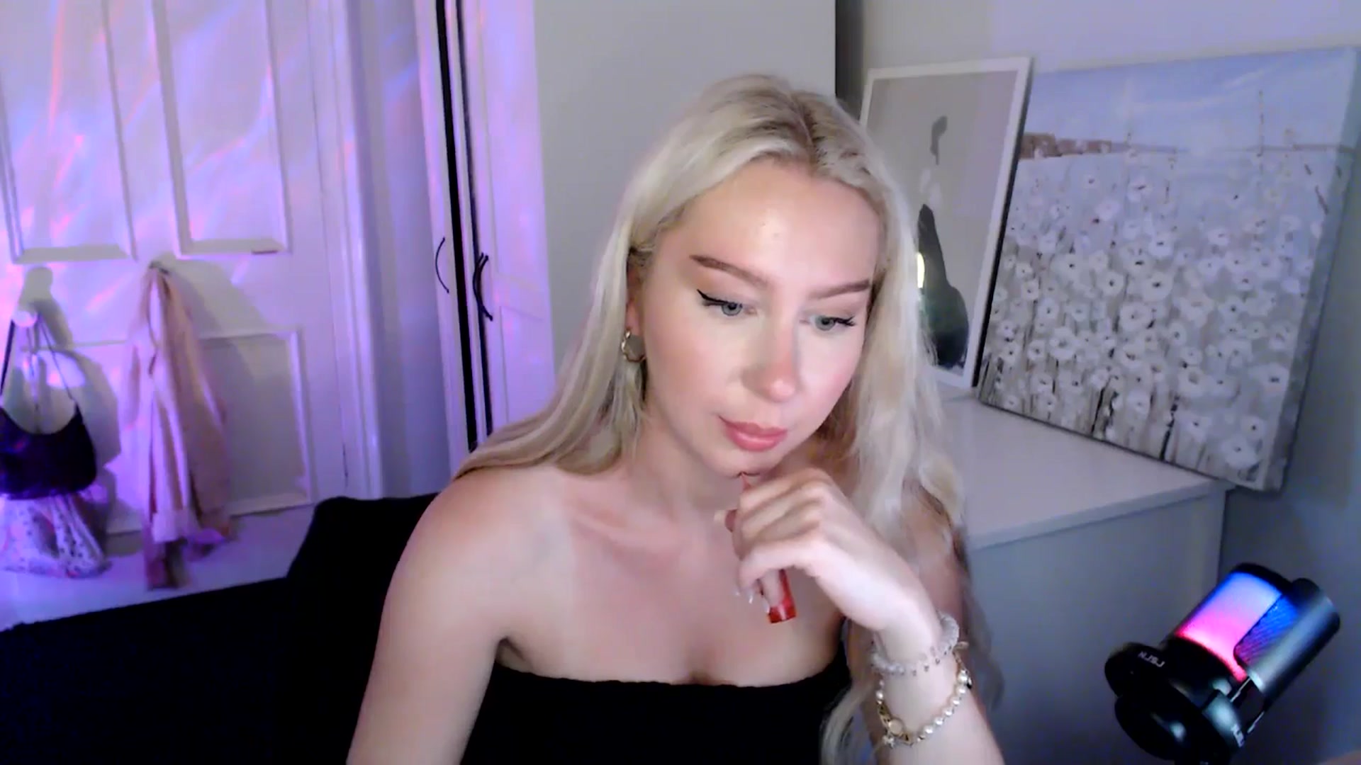 Gallery image thumbnail from British_Cutie's myfreecams stream on, 08/01/2025, 20:33 image 13 of 20