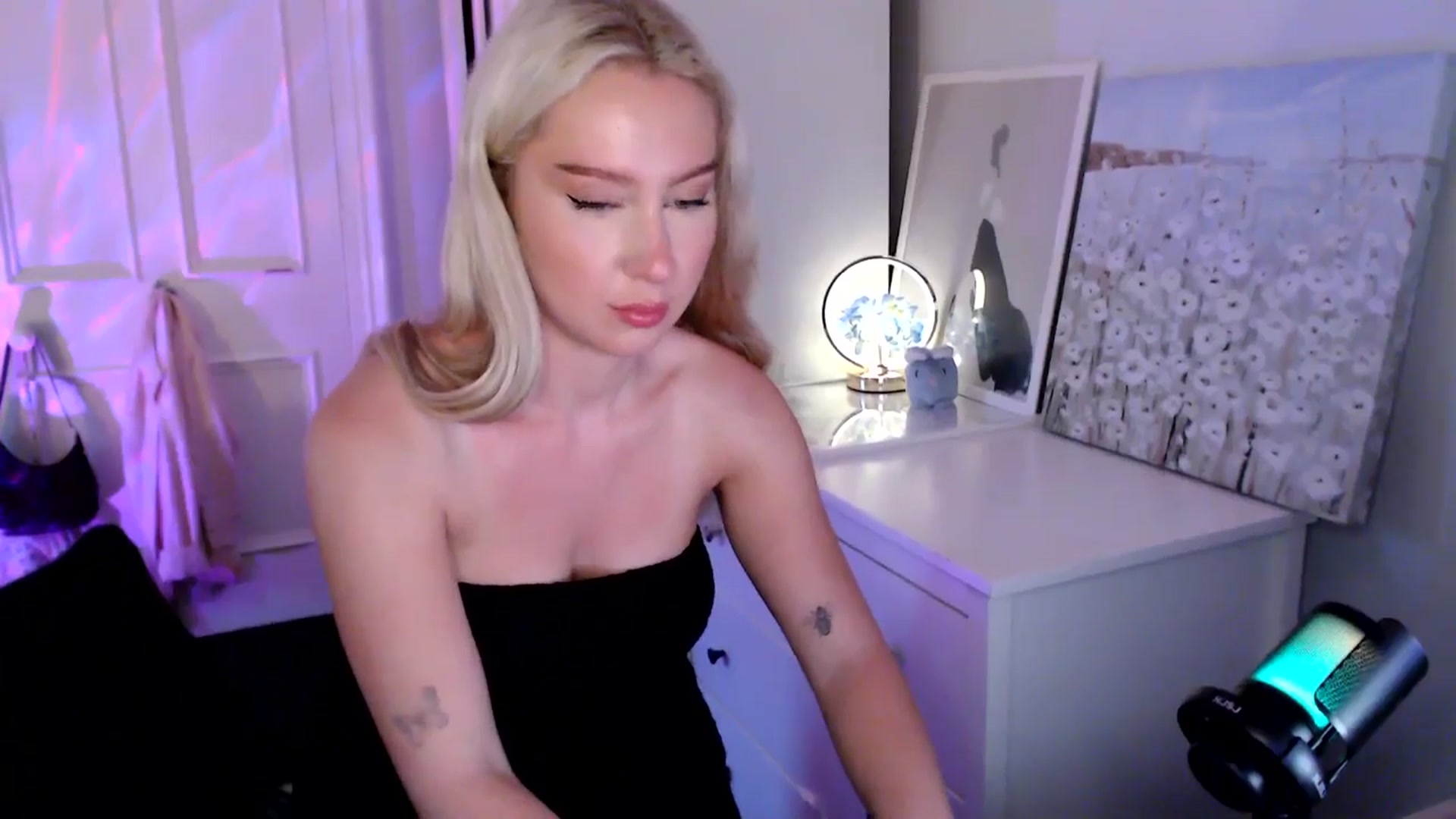 Gallery image thumbnail from British_Cutie's myfreecams stream on, 08/01/2025, 20:33 image 12 of 20