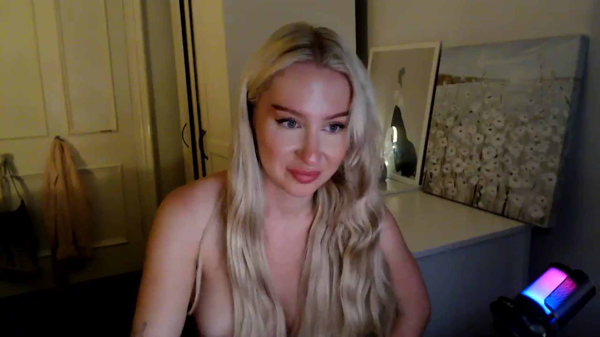 Gallery image thumbnail from British_Cutie's myfreecams stream on, 08/01/2025, 23:28 image 19 of 20