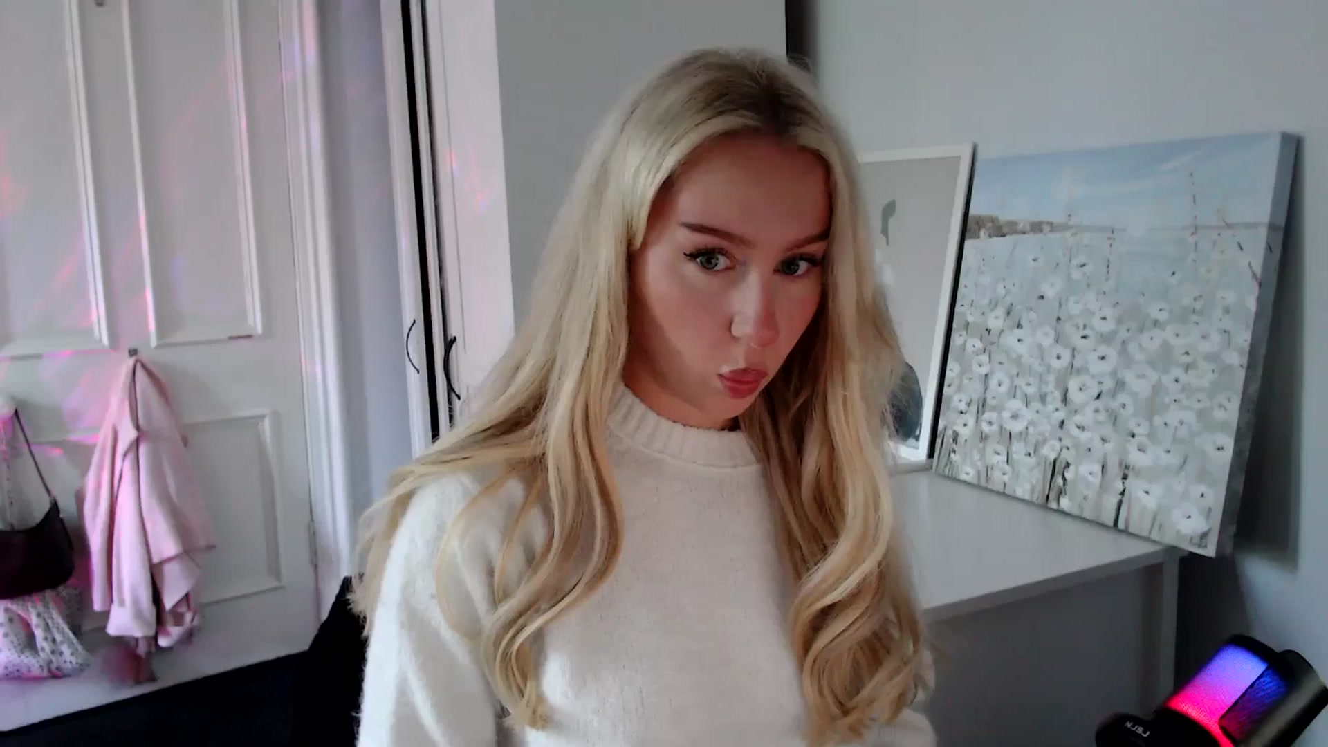 Gallery image thumbnail from British_Cutie's myfreecams stream on, 08/02/2025, 12:15 image 6 of 20