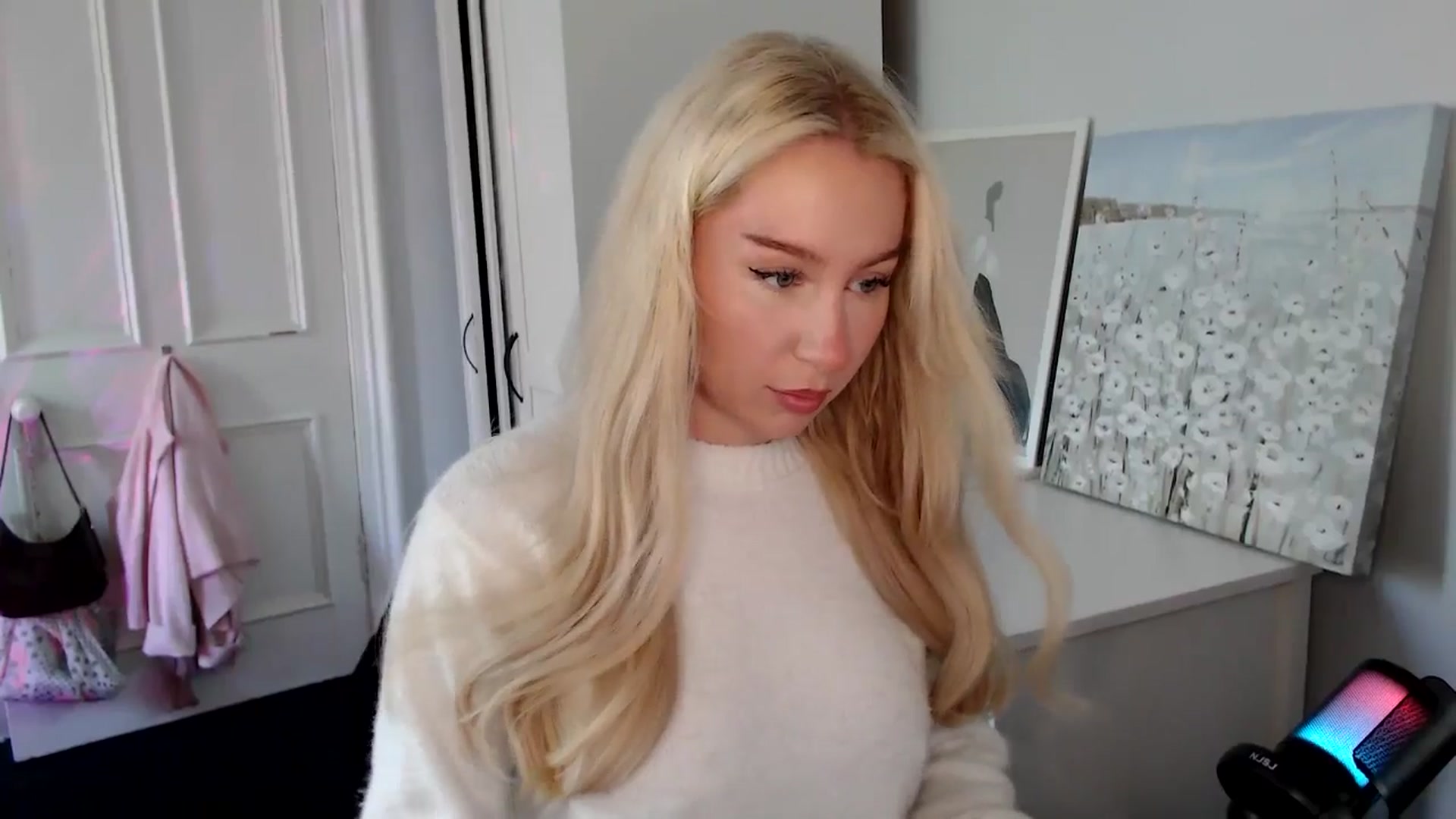 Gallery image thumbnail from British_Cutie's myfreecams stream on, 08/02/2025, 12:15 image 10 of 20