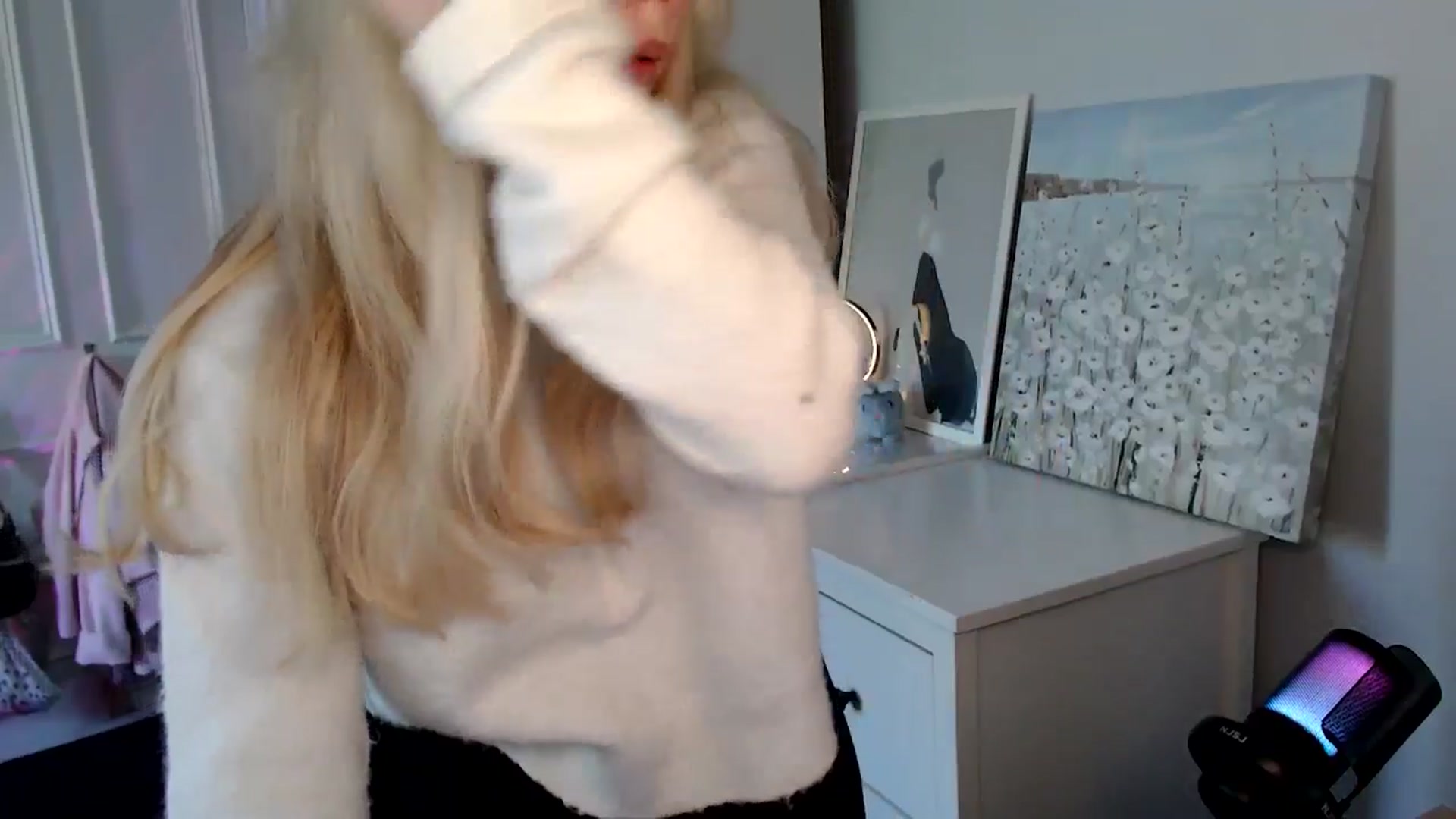 Gallery image thumbnail from British_Cutie's myfreecams stream on, 08/02/2025, 12:15 image 16 of 20