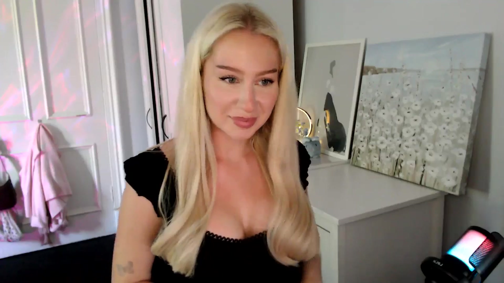 Gallery image thumbnail from British_Cutie's myfreecams stream on, 08/02/2025, 13:03 image 18 of 20