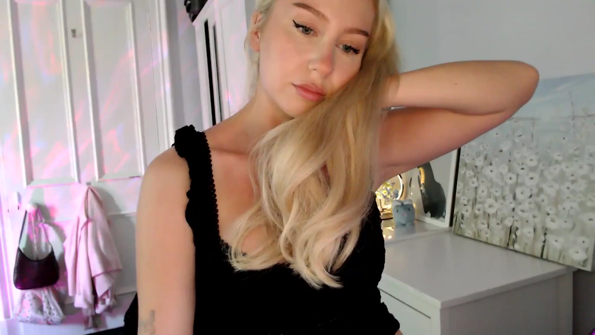 Gallery image thumbnail from British_Cutie's myfreecams stream on, 08/02/2025, 13:03 image 14 of 20