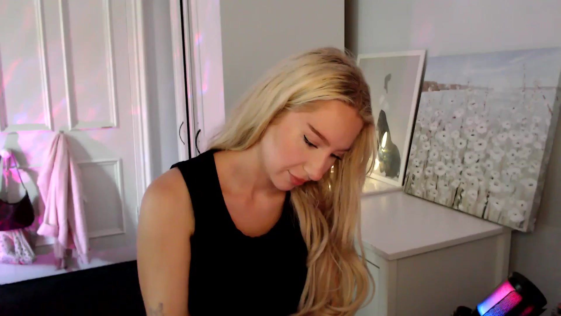 Gallery image thumbnail from British_Cutie's myfreecams stream on, 08/03/2025, 13:07 image 10 of 20