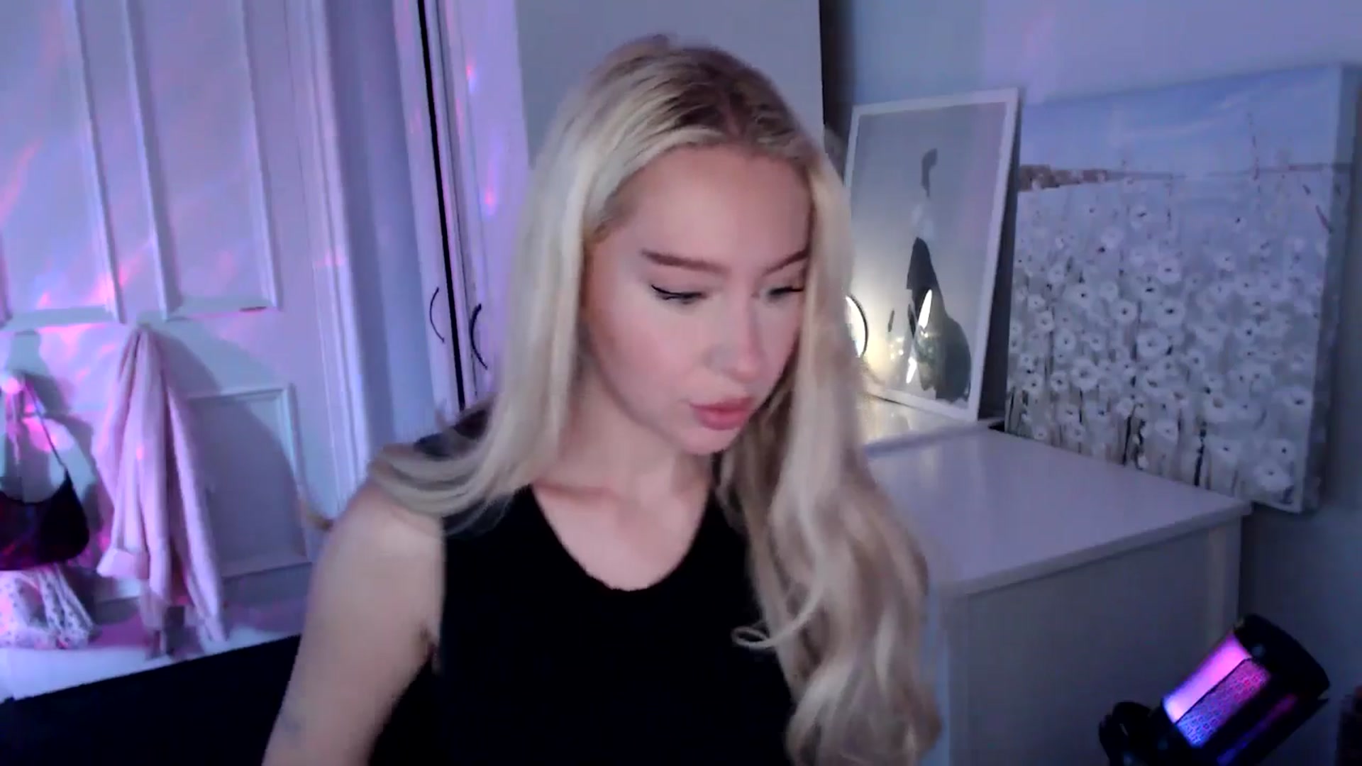 Gallery image thumbnail from British_Cutie's myfreecams stream on, 08/03/2025, 13:07 image 5 of 20