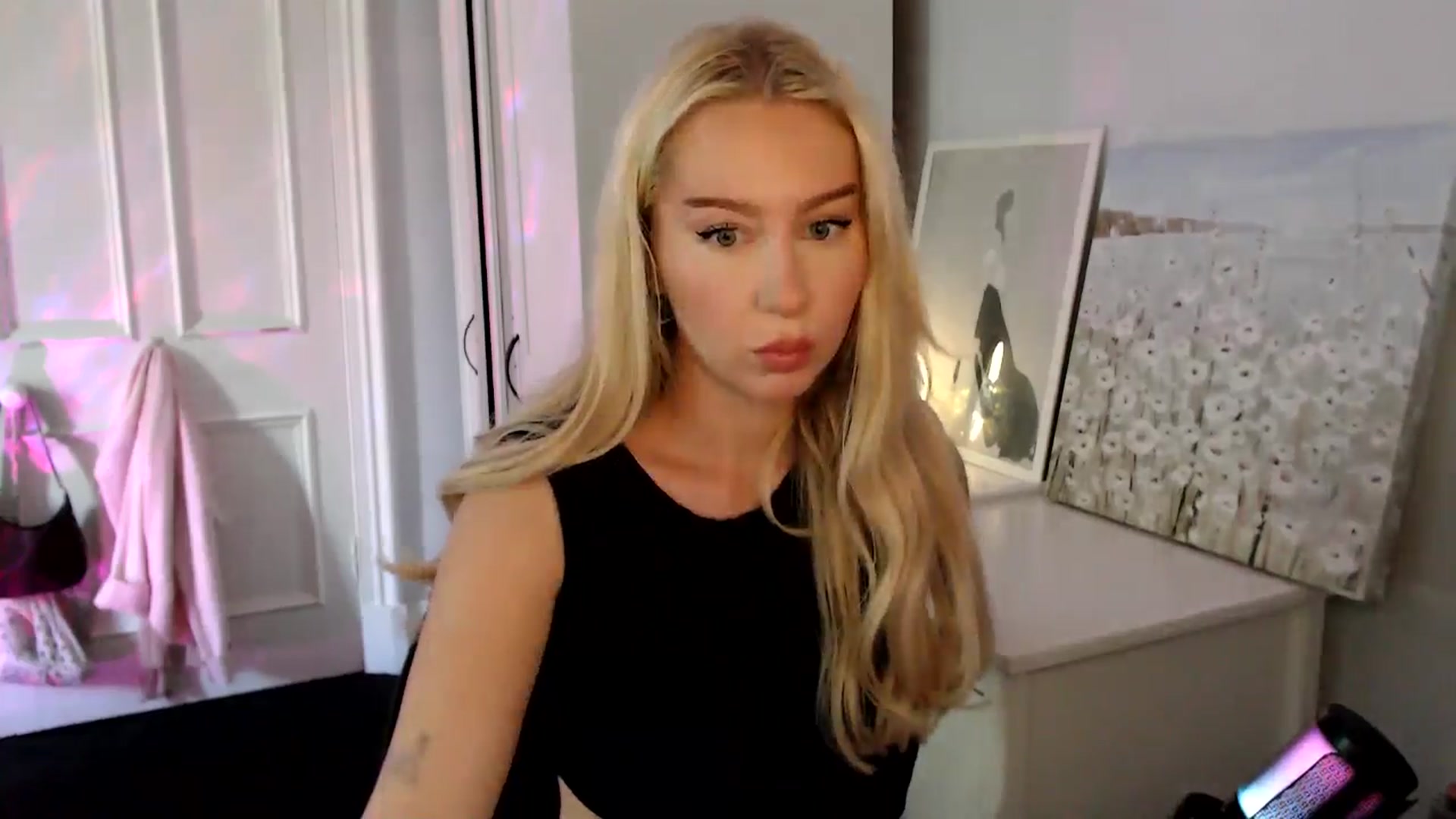 Gallery image thumbnail from British_Cutie's myfreecams stream on, 08/03/2025, 13:07 image 13 of 20