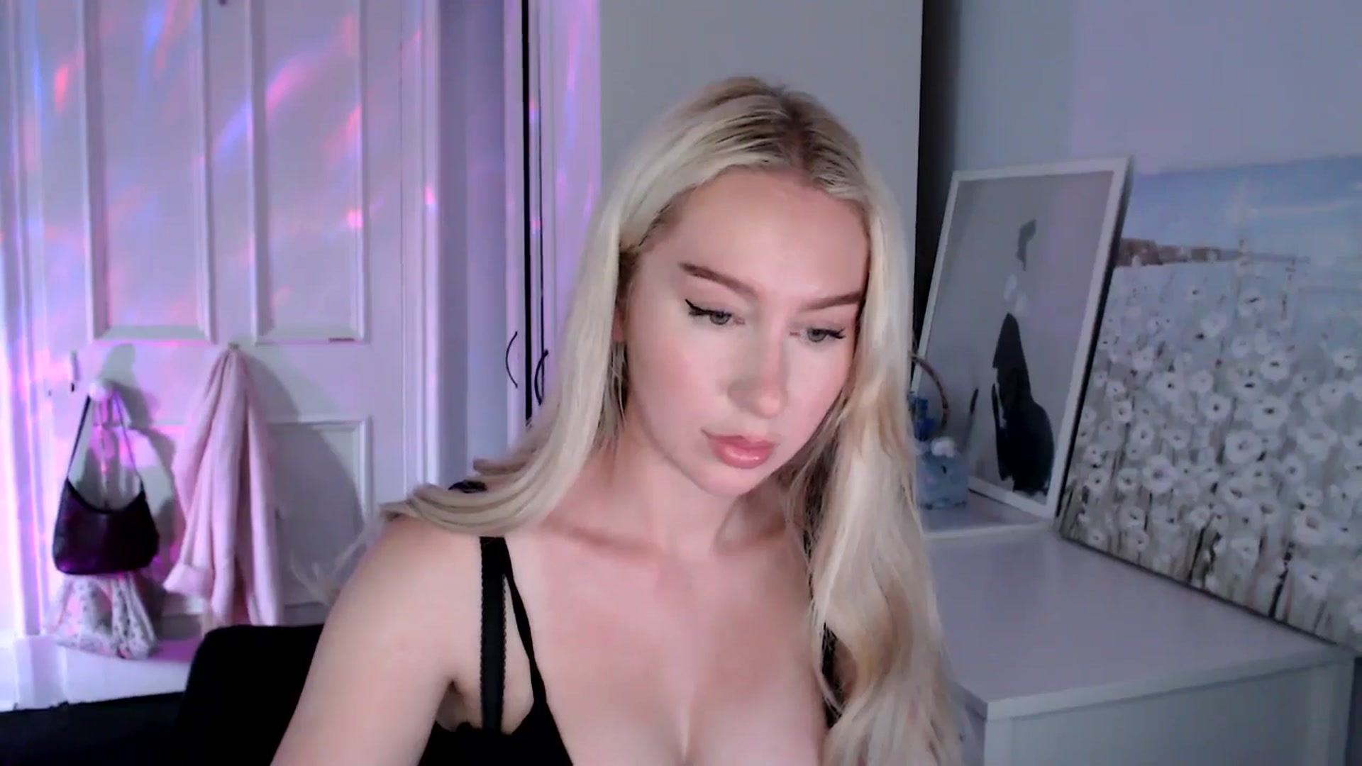 Gallery image thumbnail from British_Cutie's myfreecams stream on, 08/03/2025, 18:45 image 7 of 20