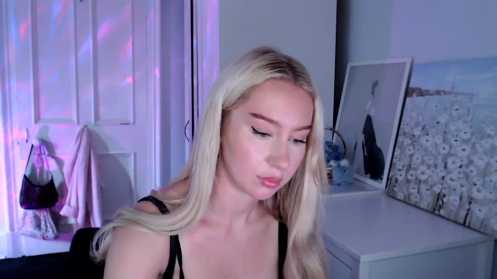 Gallery image thumbnail from British_Cutie's myfreecams stream on, 08/03/2025, 18:45 image 9 of 20