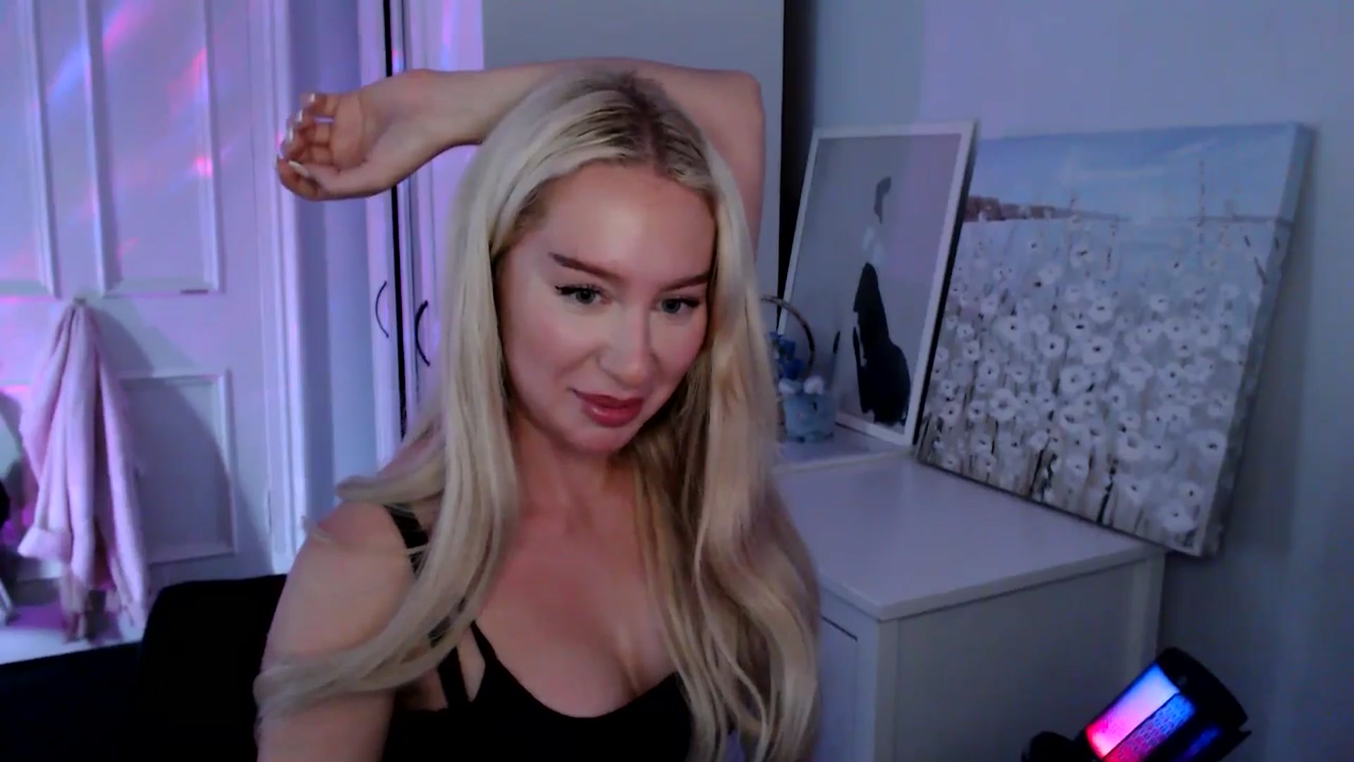 Gallery image thumbnail from British_Cutie's myfreecams stream on, 08/03/2025, 18:45 image 10 of 20