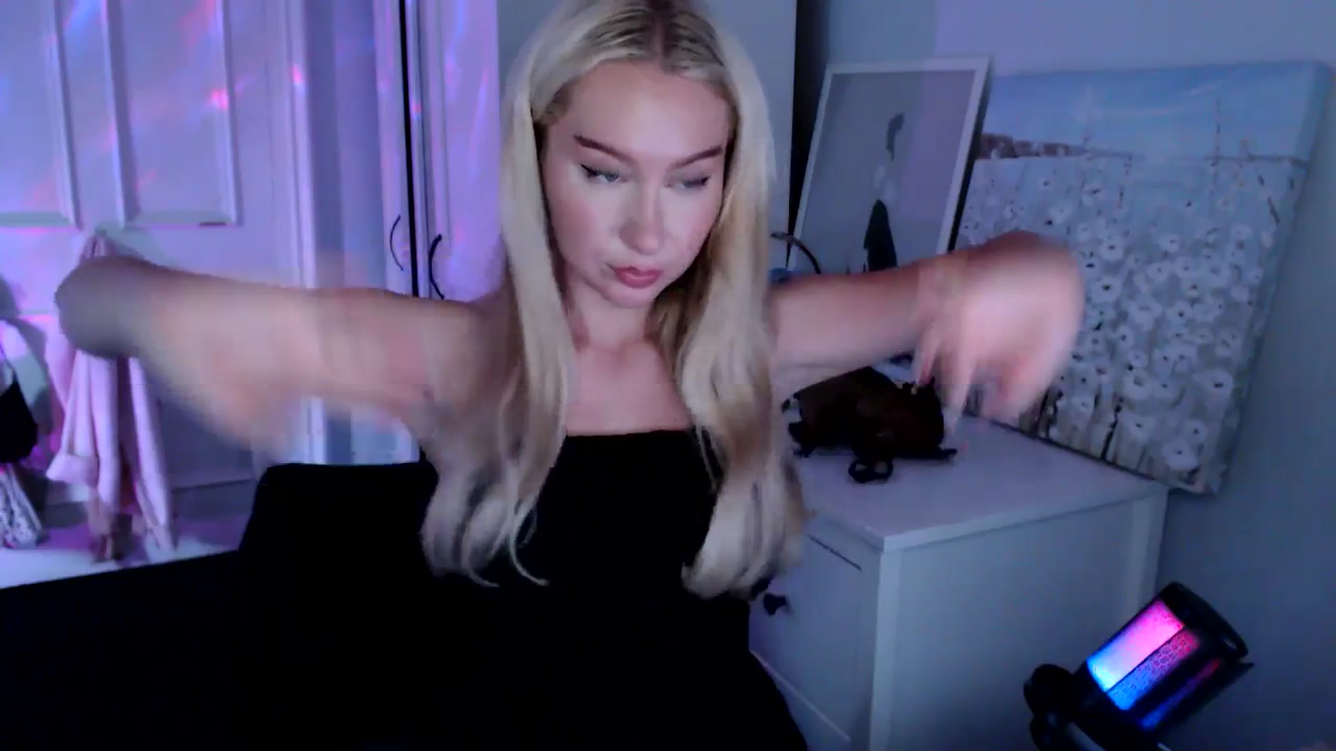 Gallery image thumbnail from British_Cutie's myfreecams stream on, 08/03/2025, 18:45 image 19 of 20