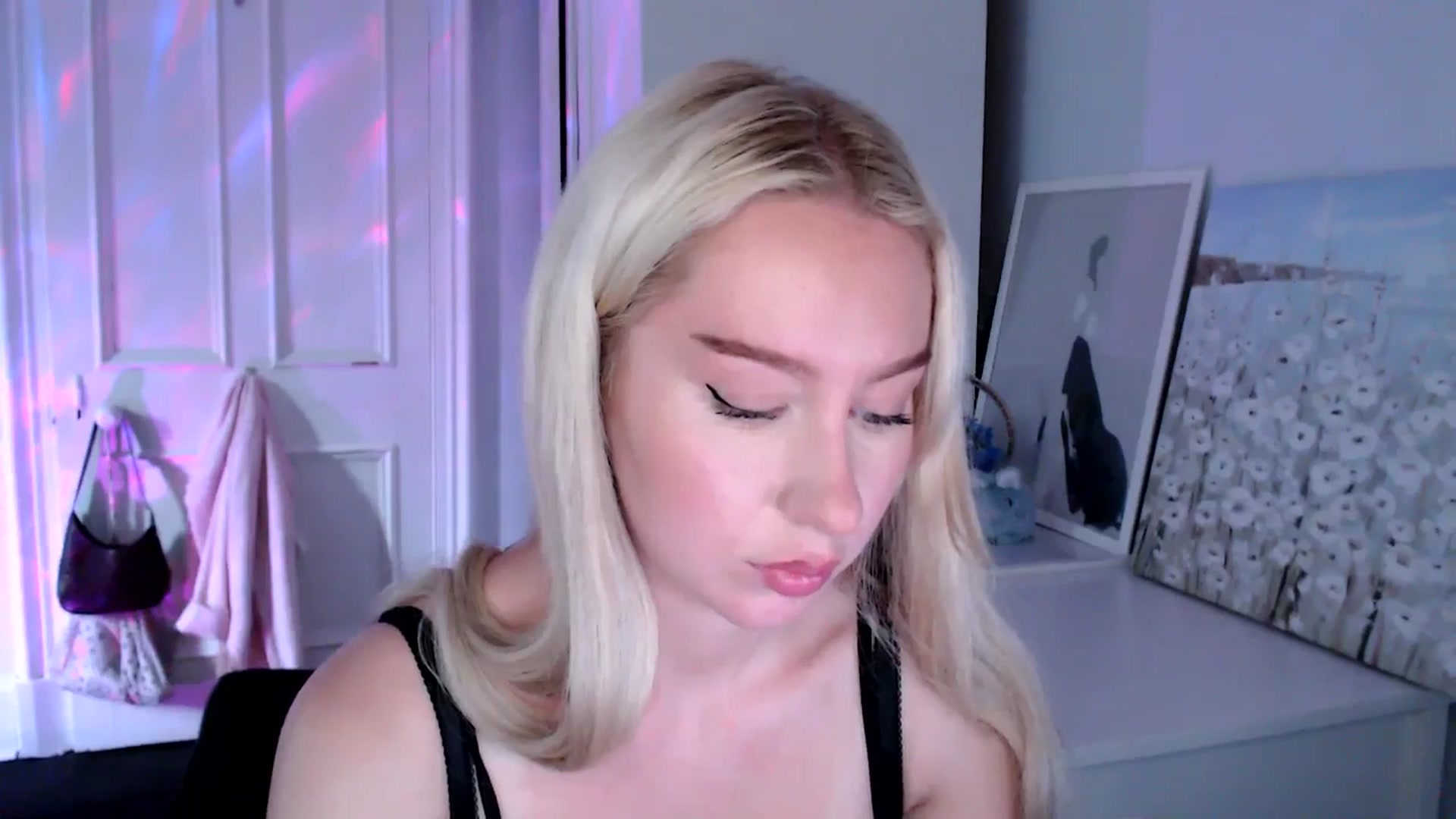 Gallery image thumbnail from British_Cutie's myfreecams stream on, 08/03/2025, 18:45 image 6 of 20