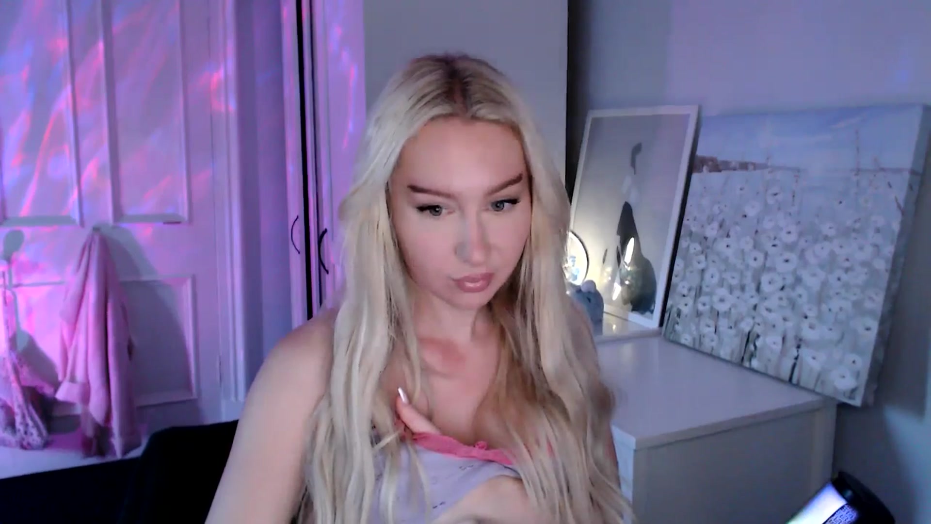Gallery image thumbnail from British_Cutie's myfreecams stream on, 08/04/2025, 19:31 image 8 of 20