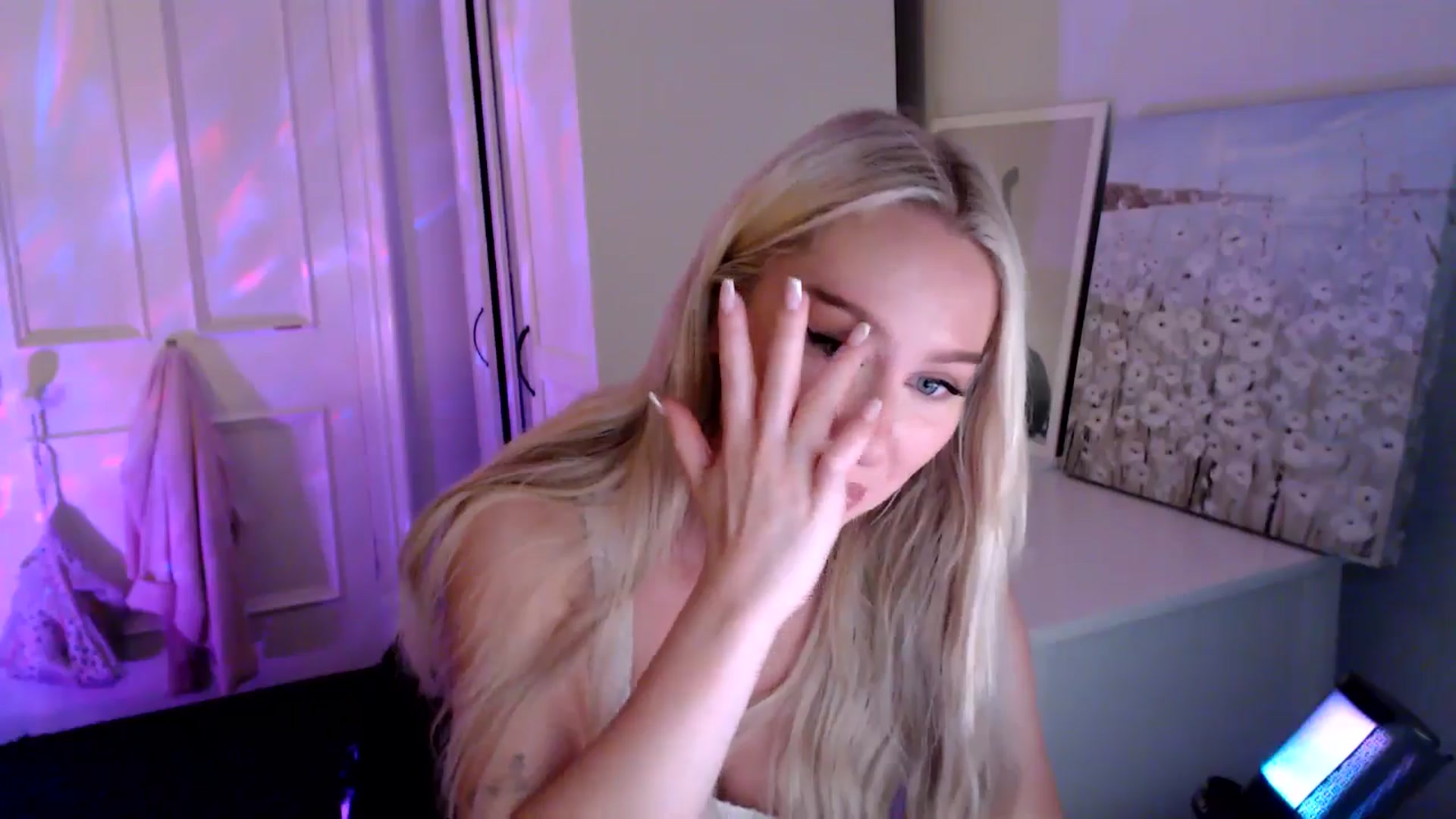 Gallery image thumbnail from British_Cutie's myfreecams stream on, 08/04/2025, 23:30 image 3 of 20