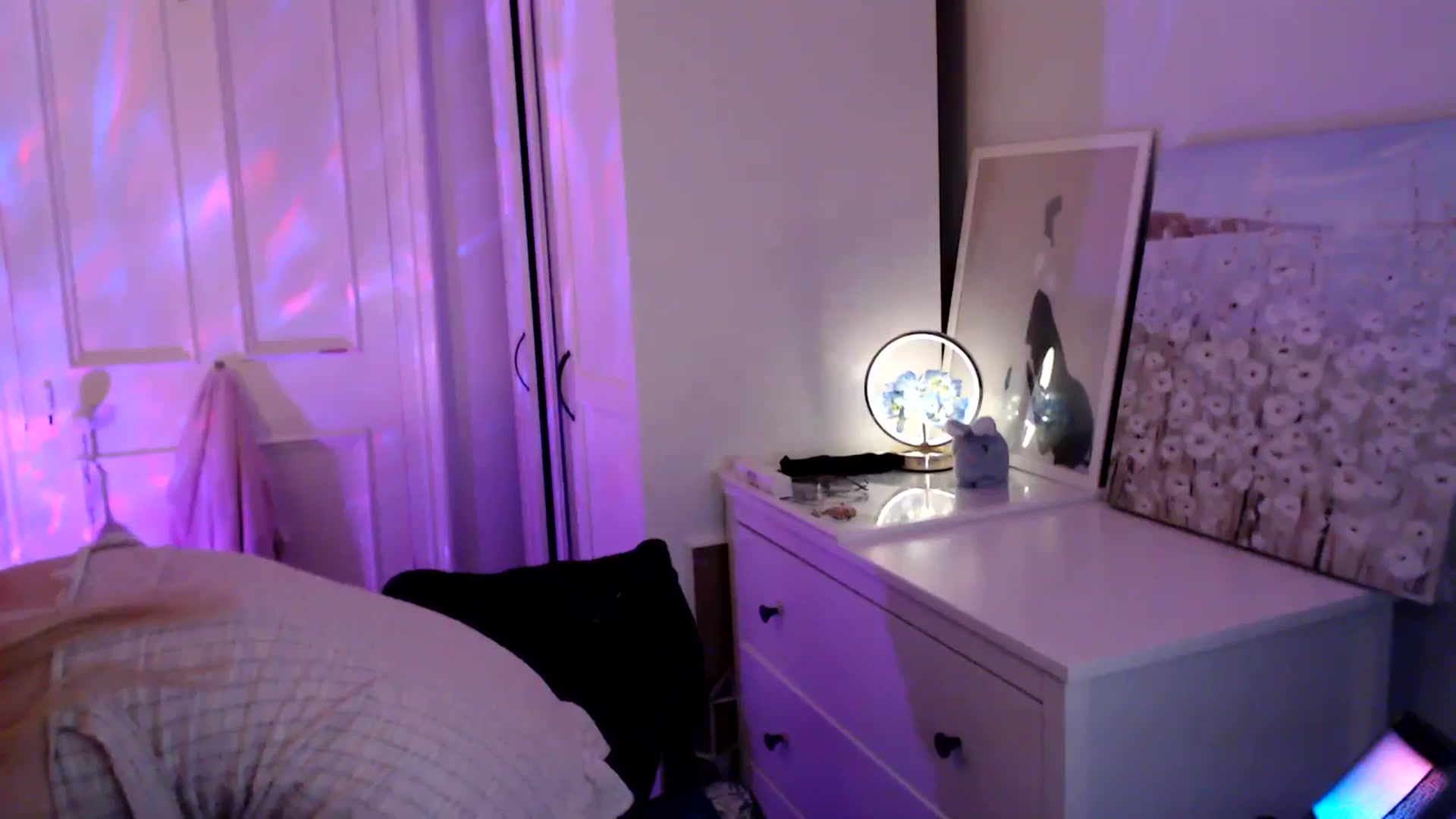 Gallery image thumbnail from British_Cutie's myfreecams stream on, 08/04/2025, 23:30 image 4 of 20