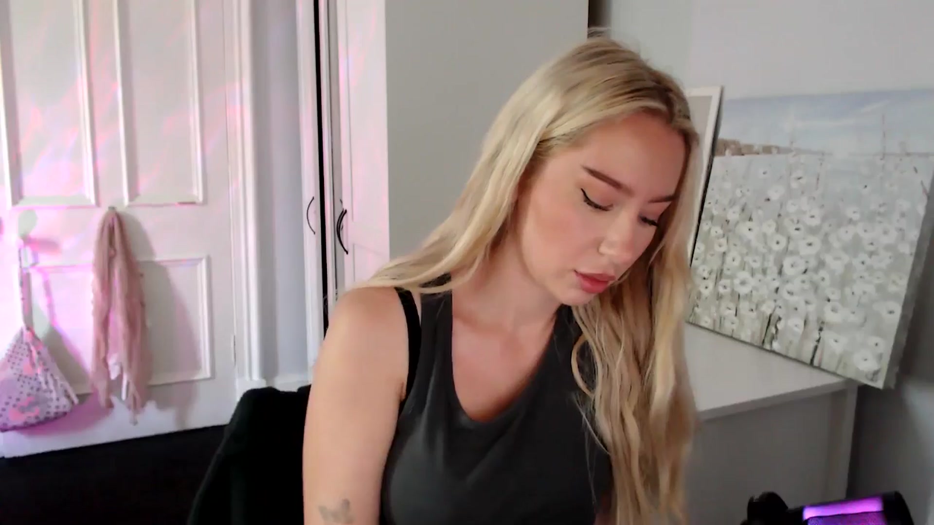 Gallery image thumbnail from British_Cutie's myfreecams stream on, 08/05/2025, 11:44 image 16 of 20