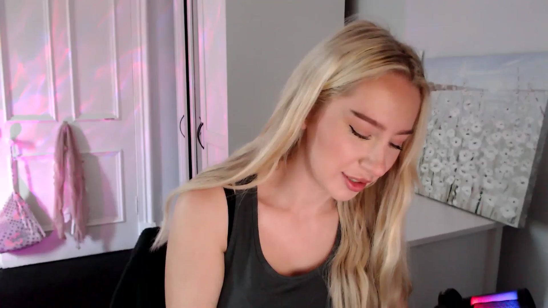 Gallery image thumbnail from British_Cutie's myfreecams stream on, 08/05/2025, 11:44 image 18 of 20
