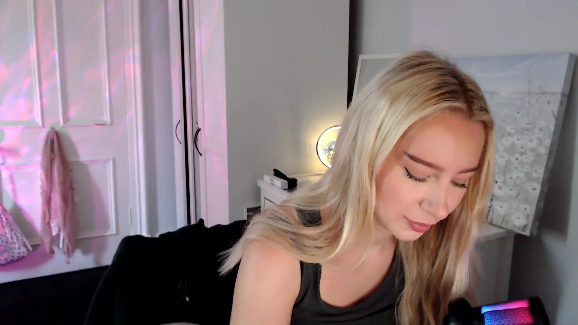 Gallery image thumbnail from British_Cutie's myfreecams stream on, 08/05/2025, 11:44 image 7 of 20