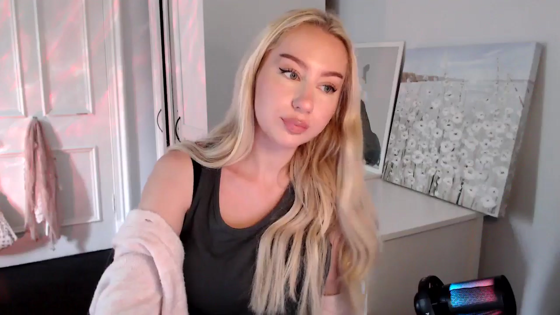Gallery image thumbnail from British_Cutie's myfreecams stream on, 08/05/2025, 14:59 image 3 of 20