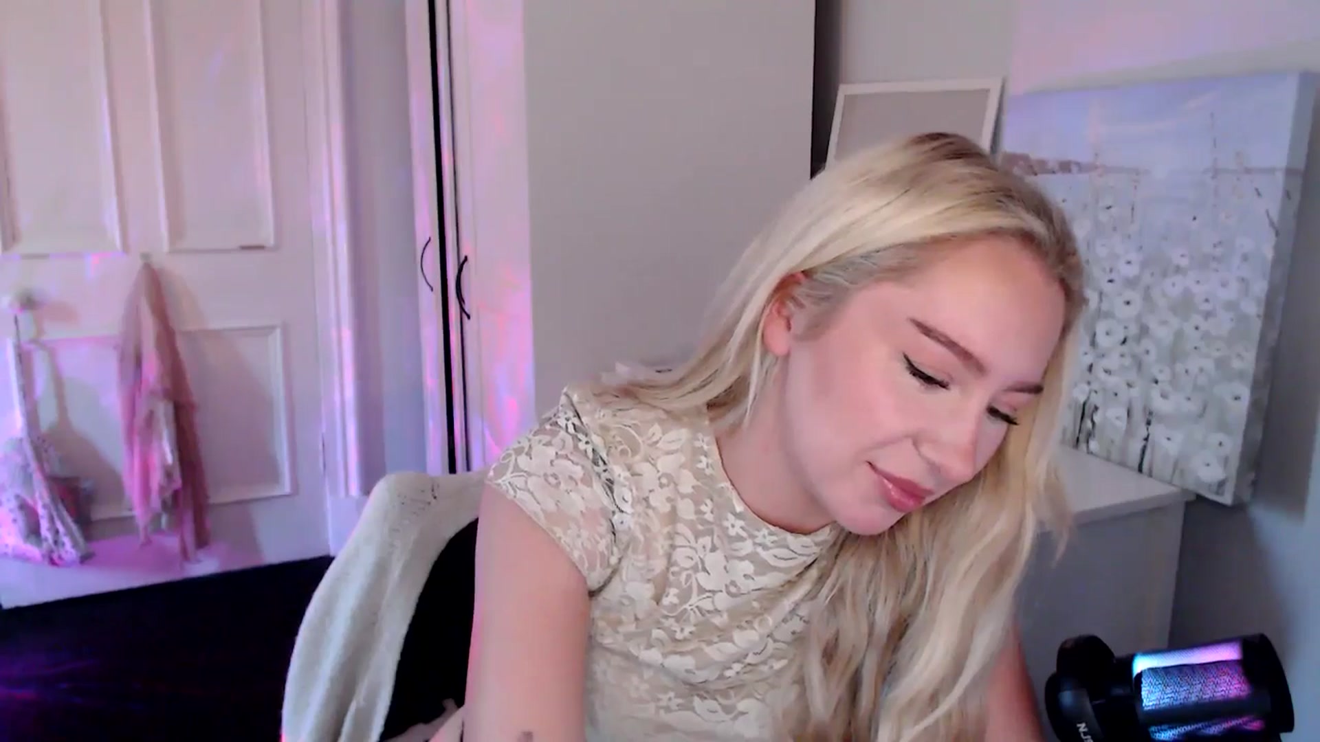 Gallery image thumbnail from British_Cutie's myfreecams stream on, 08/06/2025, 18:06 image 14 of 20