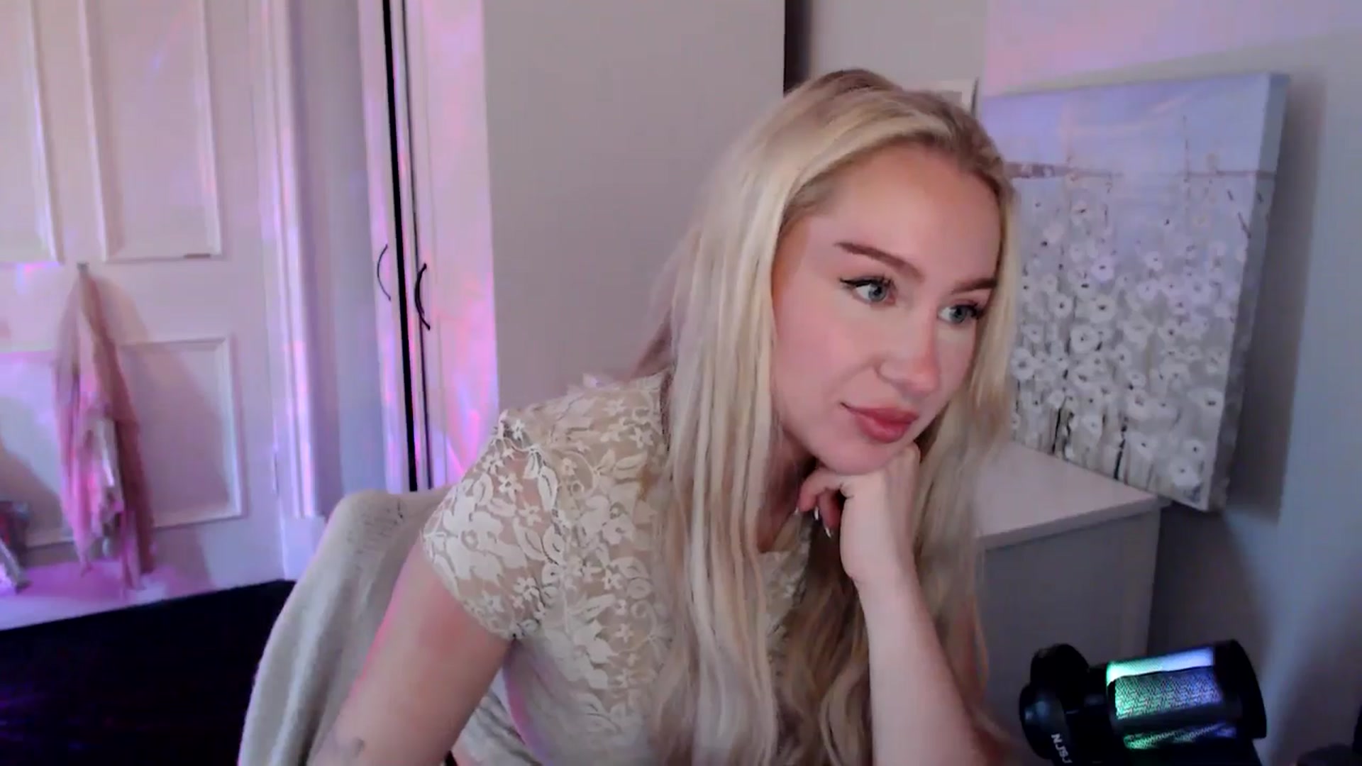 Gallery image thumbnail from British_Cutie's myfreecams stream on, 08/06/2025, 18:06 image 18 of 20